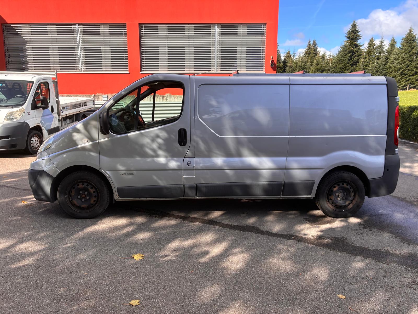 RENAULT Trafic 2.5 dCi 2.9t L2H1-image-2