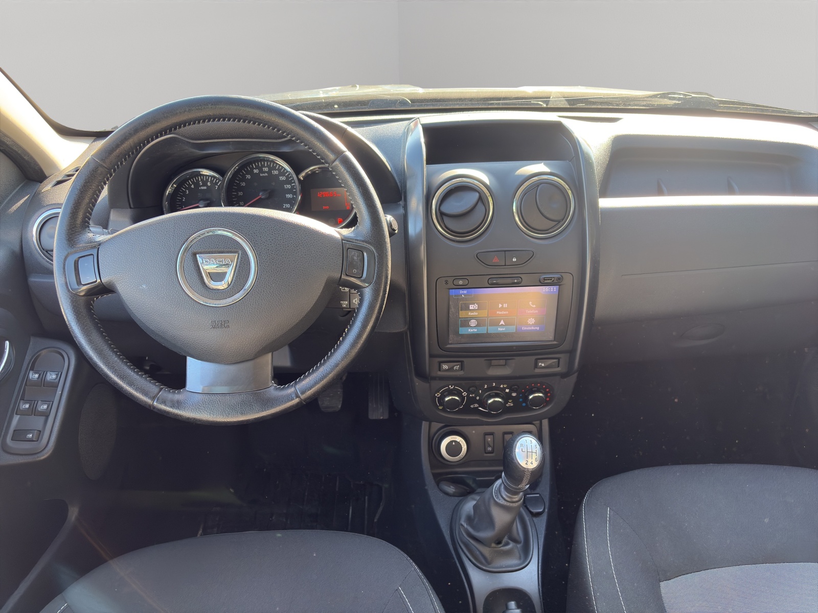 DACIA Duster 1.2 T Lauréate 4x4-image-9