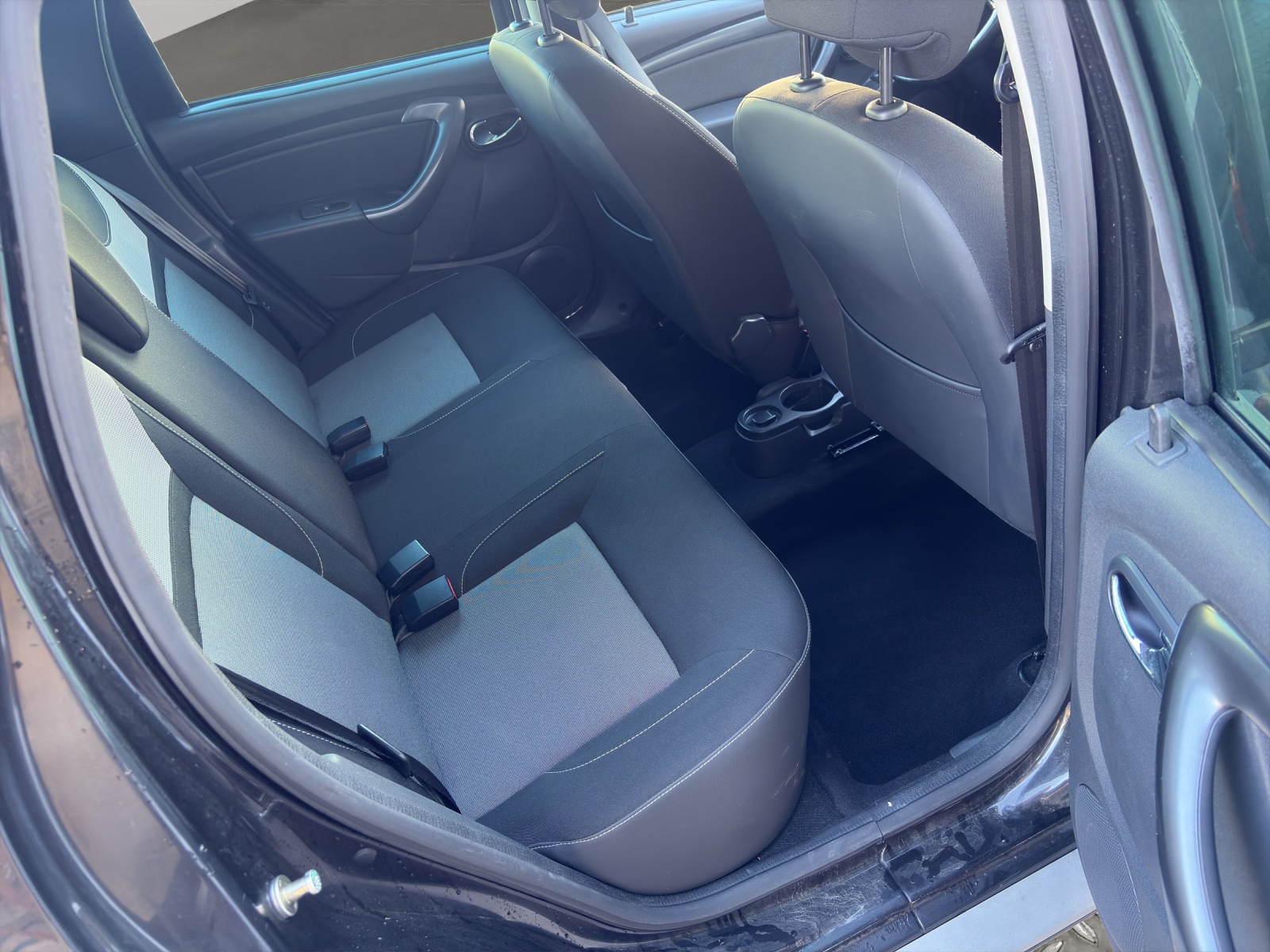 DACIA Duster 1.2 T Lauréate 4x4-image-19