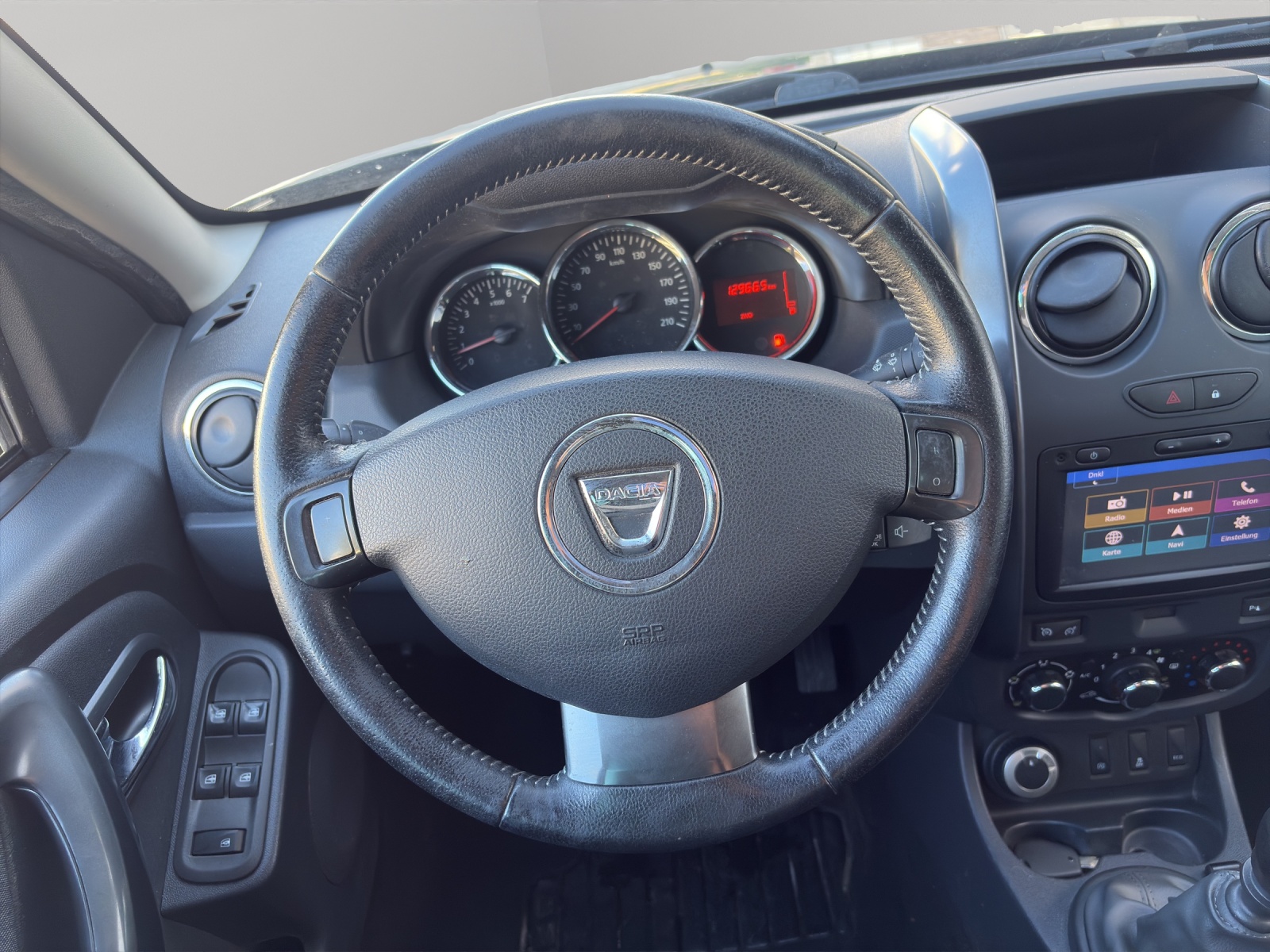 DACIA Duster 1.2 T Lauréate 4x4-image-15