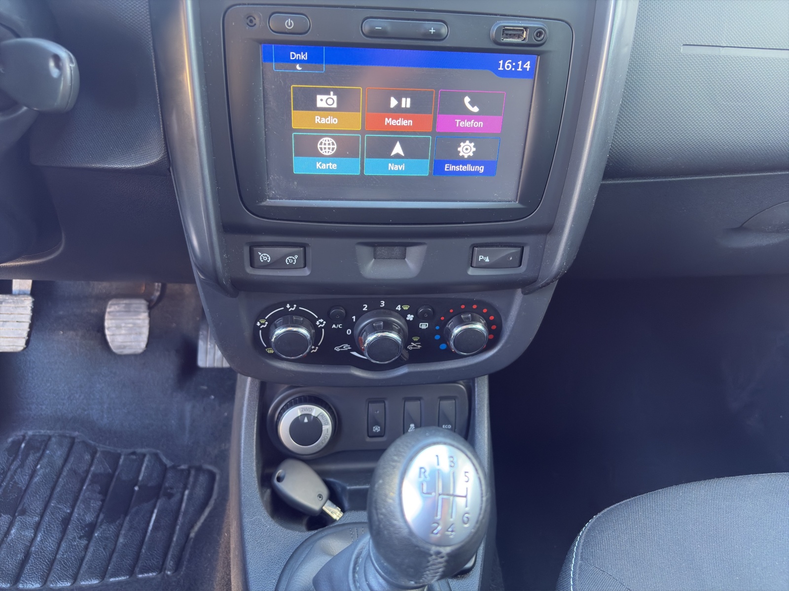DACIA Duster 1.2 T Lauréate 4x4-image-14