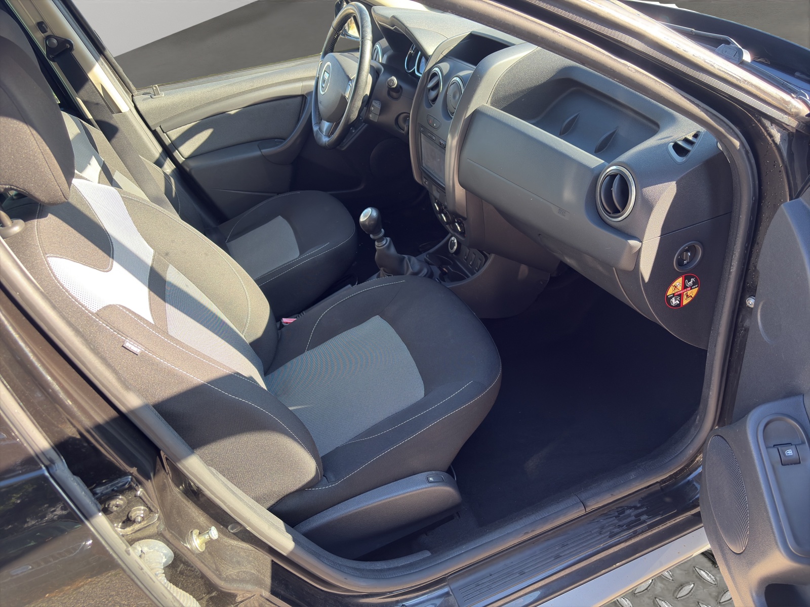 DACIA Duster 1.2 T Lauréate 4x4-image-12