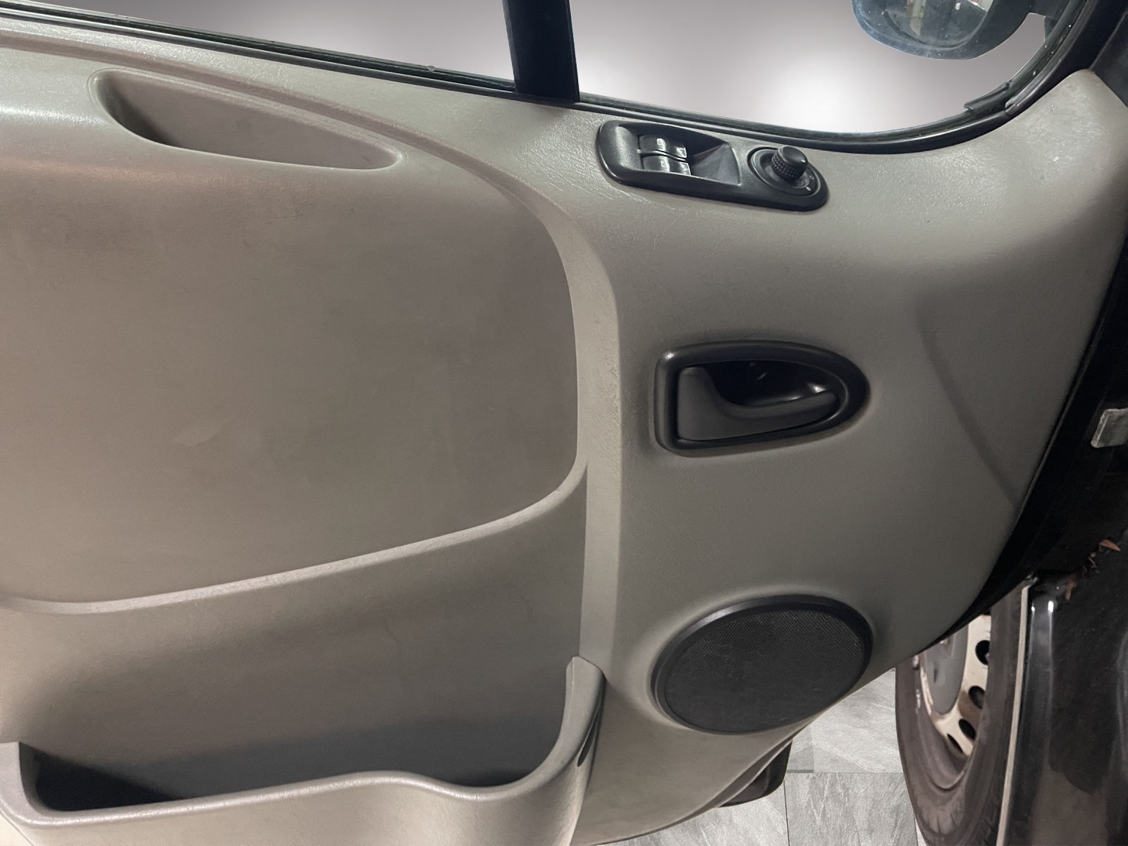 RENAULT Trafic 2.0 dCi 115 2.9t L1H1-image-15