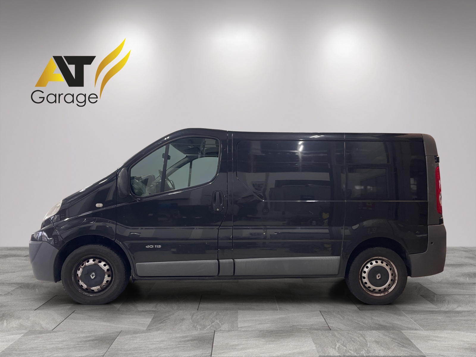 RENAULT Trafic 2.0 dCi 115 2.9t L1H1-image-2