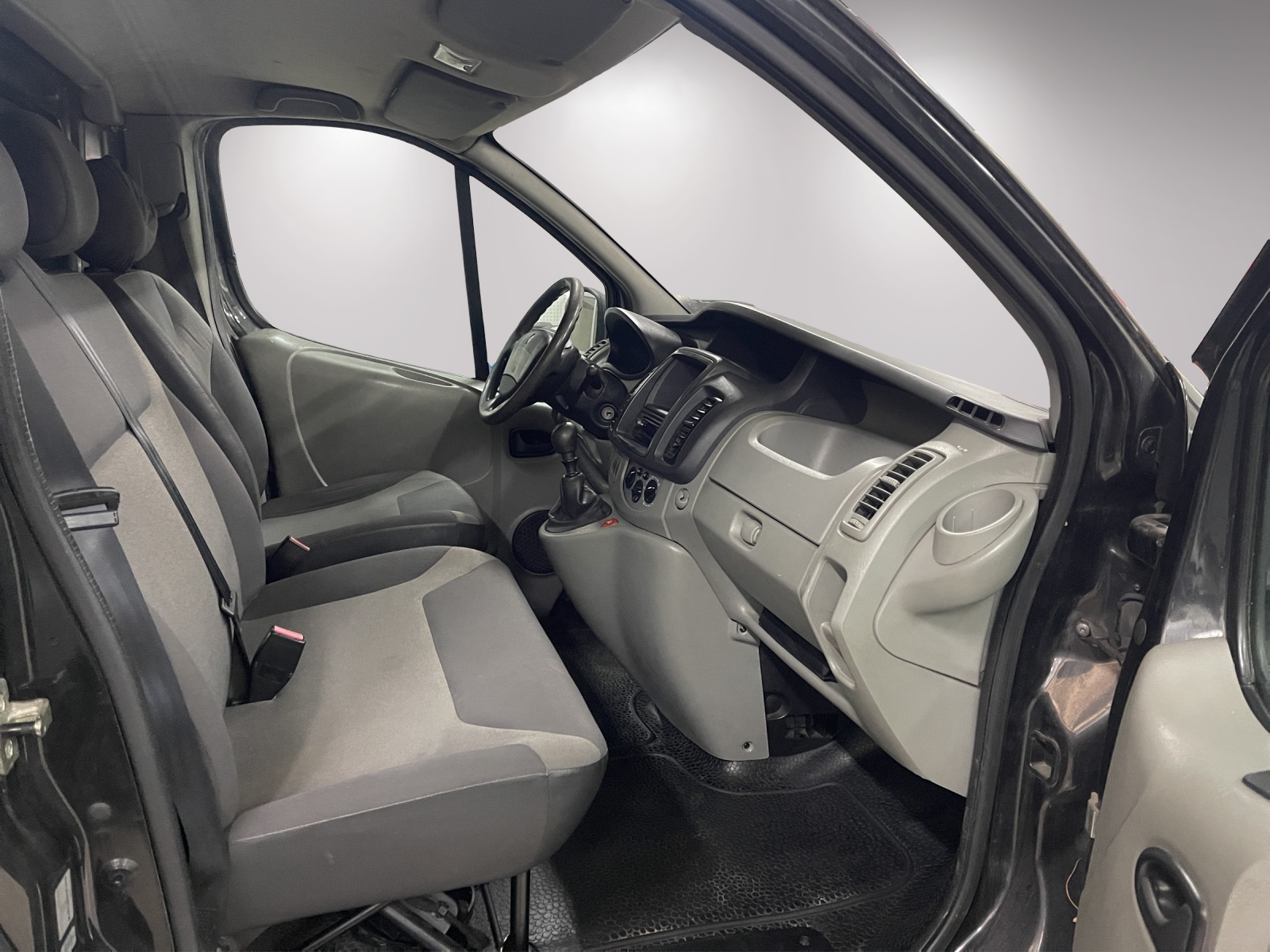 RENAULT Trafic 2.0 dCi 115 2.9t L1H1-image-13