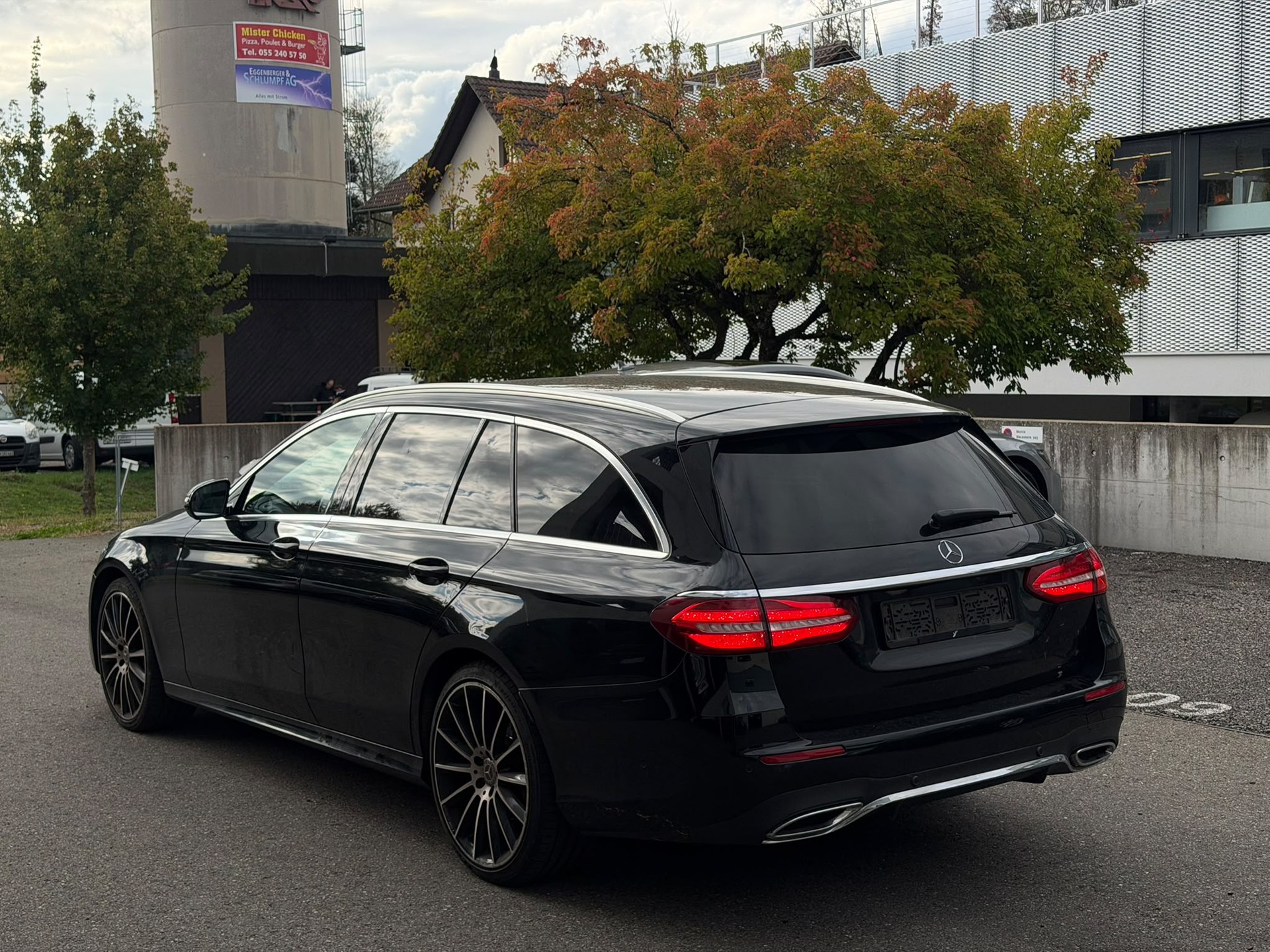 MERCEDES-BENZ E 220 d AMG Line 4Matic 9G-Tronic-image-2