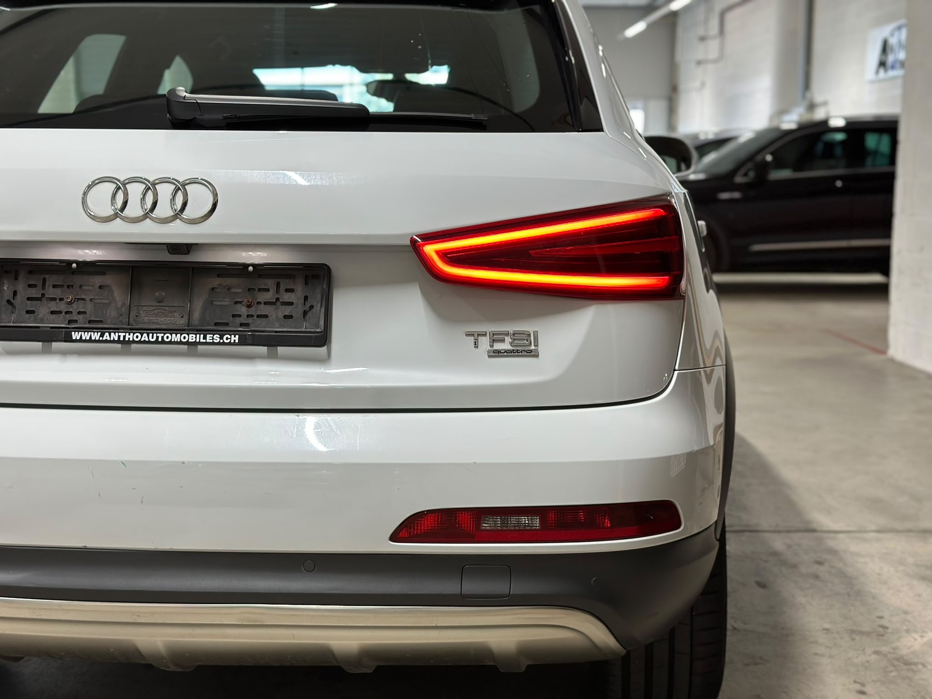 AUDI Q3 2.0 TFSI quattro S-tronic-image-6
