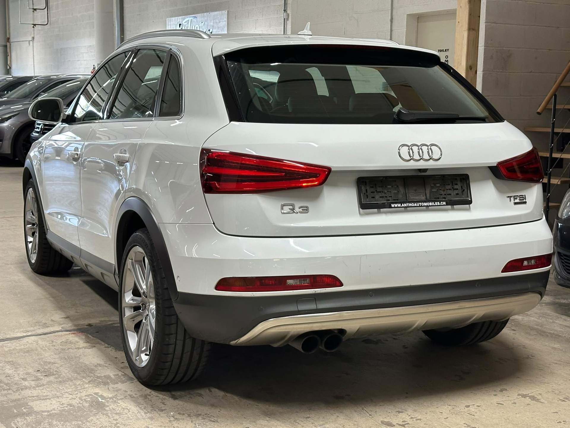 AUDI Q3 2.0 TFSI quattro S-tronic-image-4