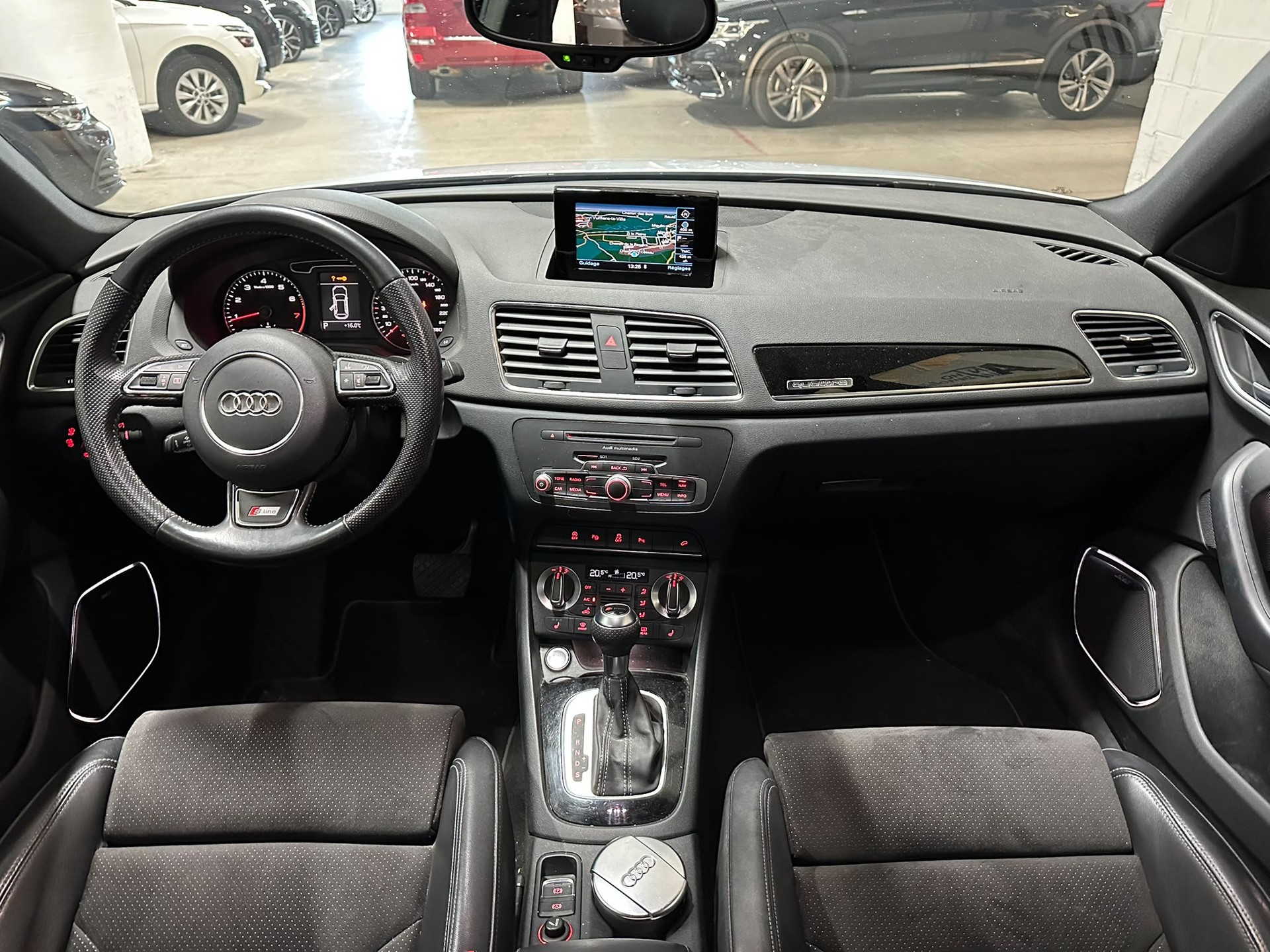 AUDI Q3 2.0 TFSI quattro S-tronic-image-8