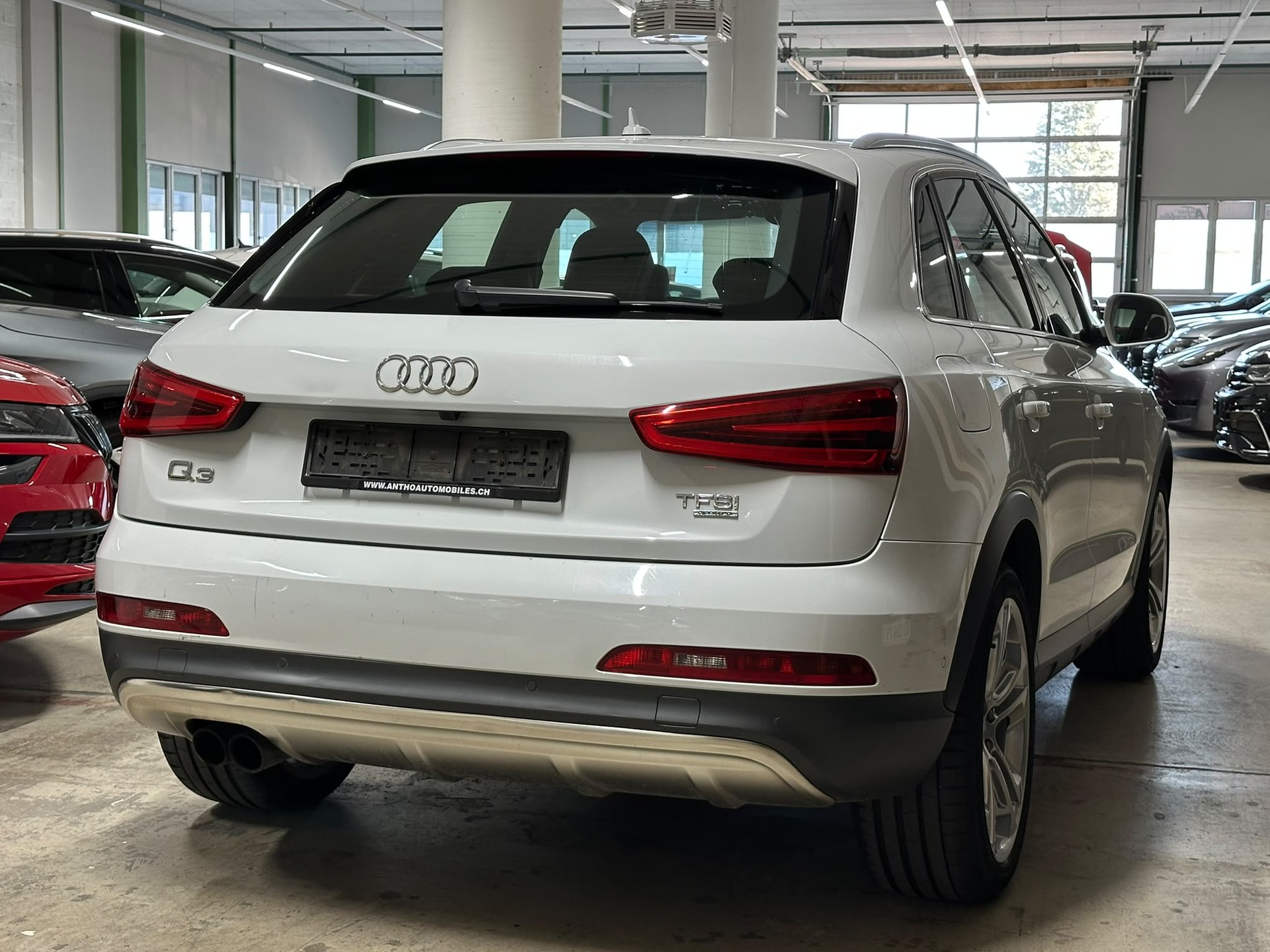 AUDI Q3 2.0 TFSI quattro S-tronic-image-5