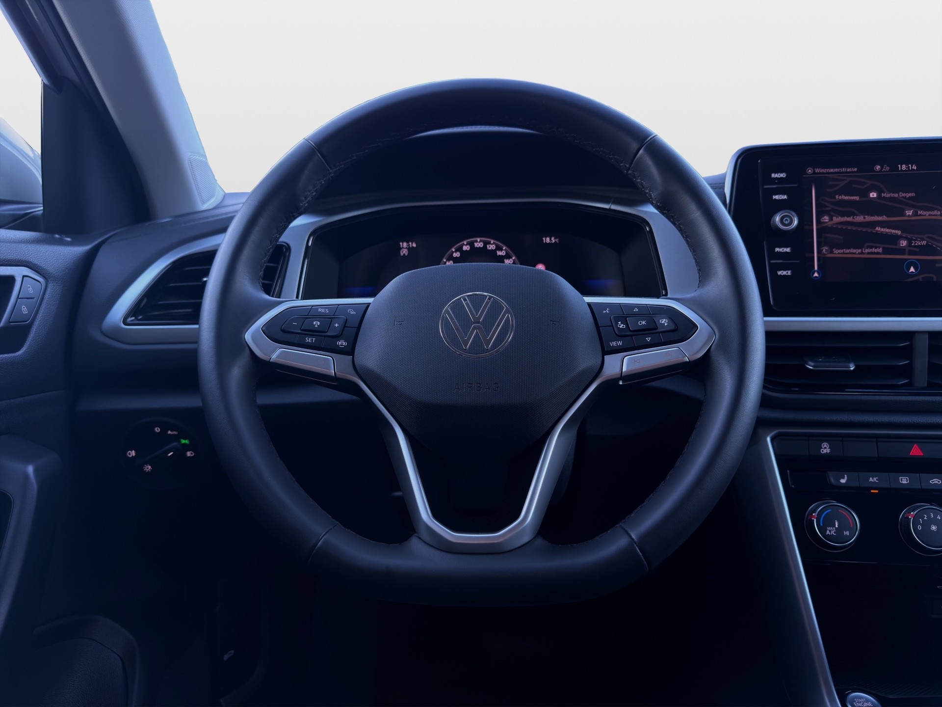 VW T-Roc 1.5 TSI EVO Life United DSG*Ab MFK,1 Jahr oder 20'000km Garantie auf Motor und Getriebe*-image-13