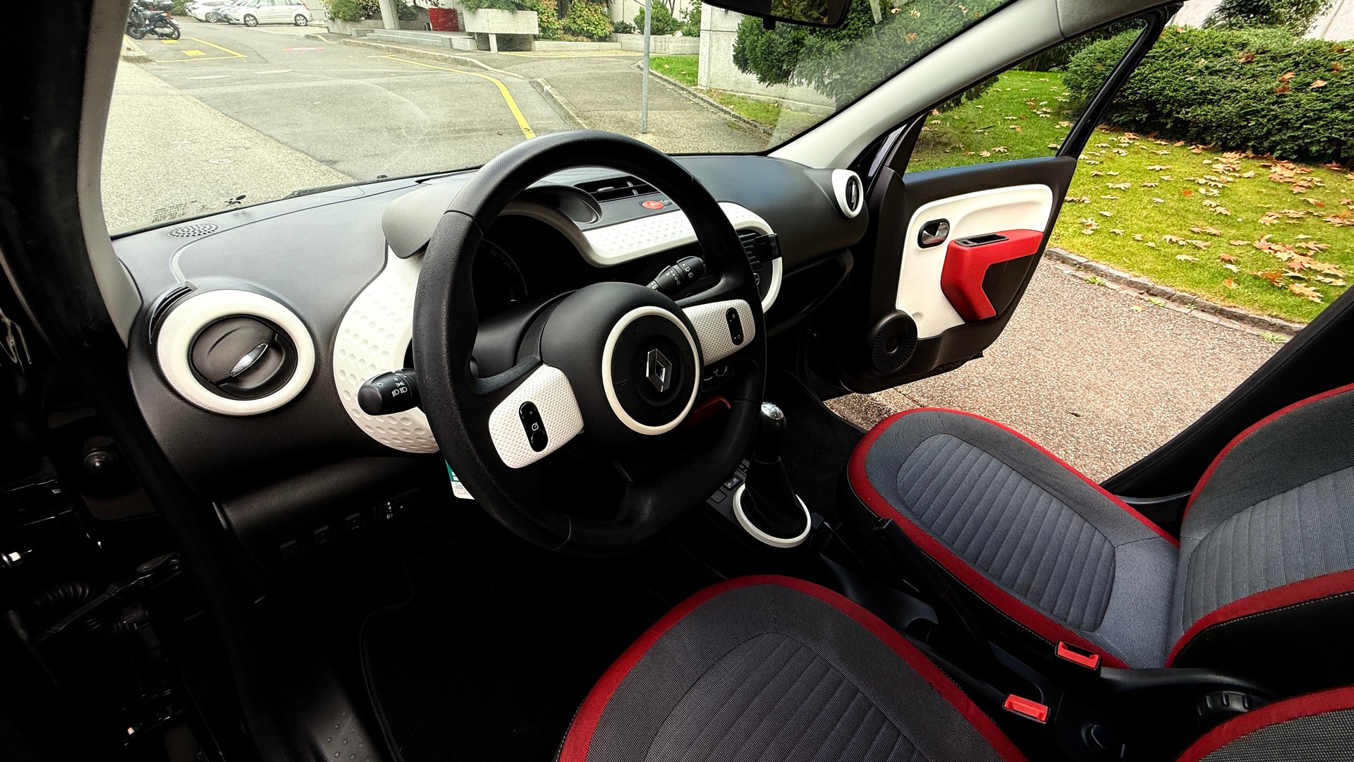 RENAULT Twingo 1.0 Life-image-10