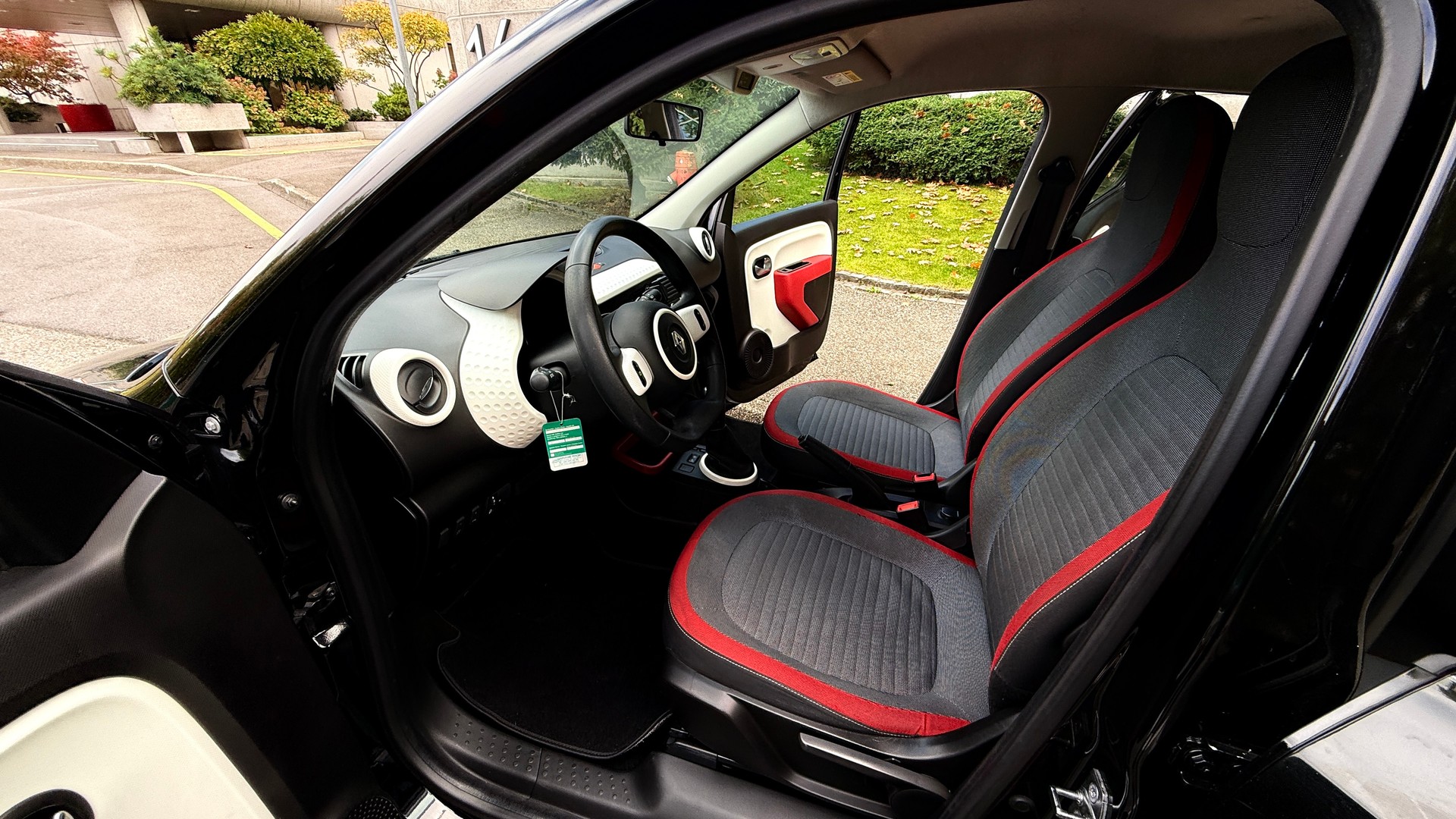 RENAULT Twingo 1.0 Life-image-9
