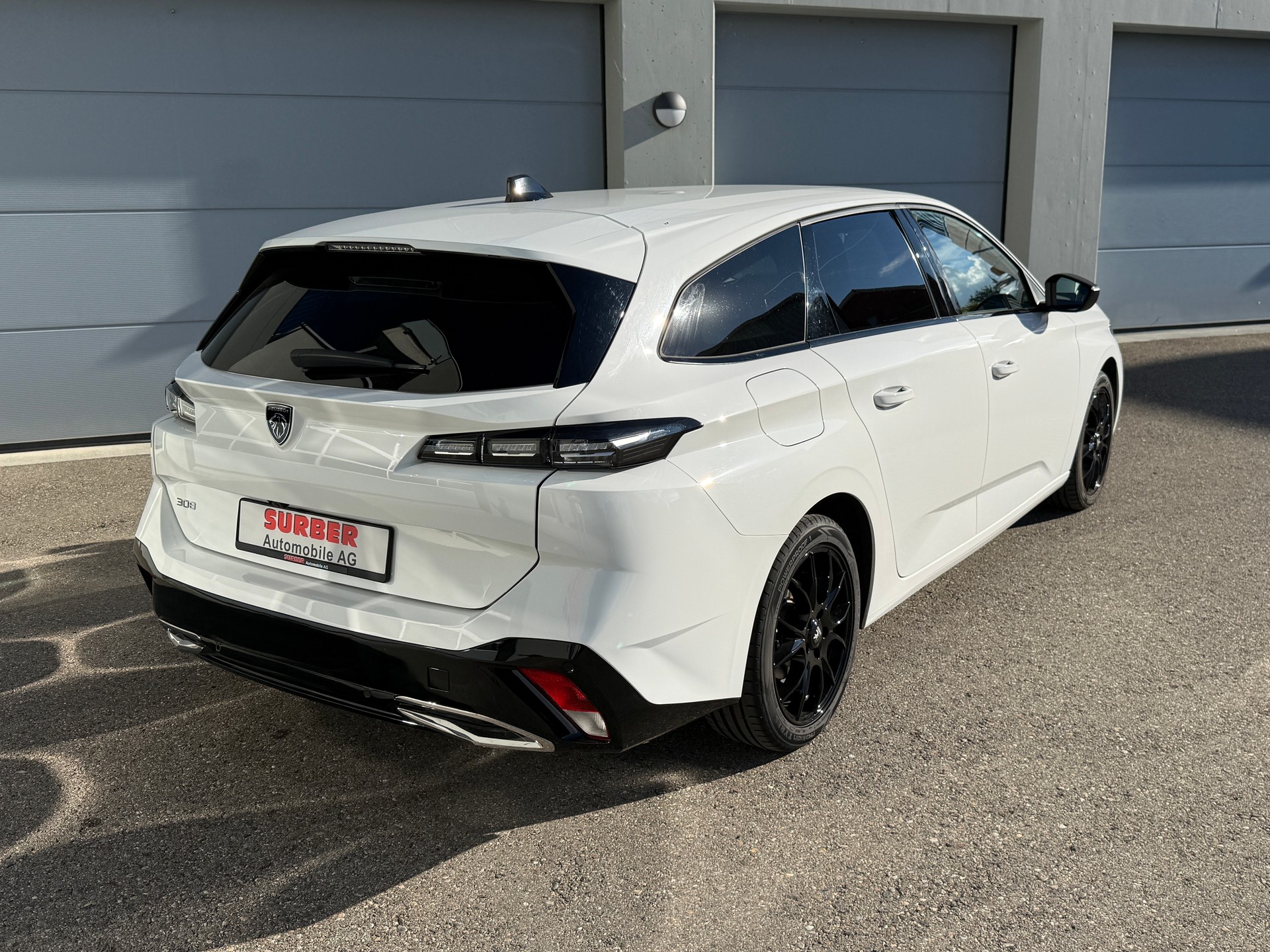 PEUGEOT 308 SW 1.5 BlueHDI Allure EAT8 mit Anhängerkupplung-image-6