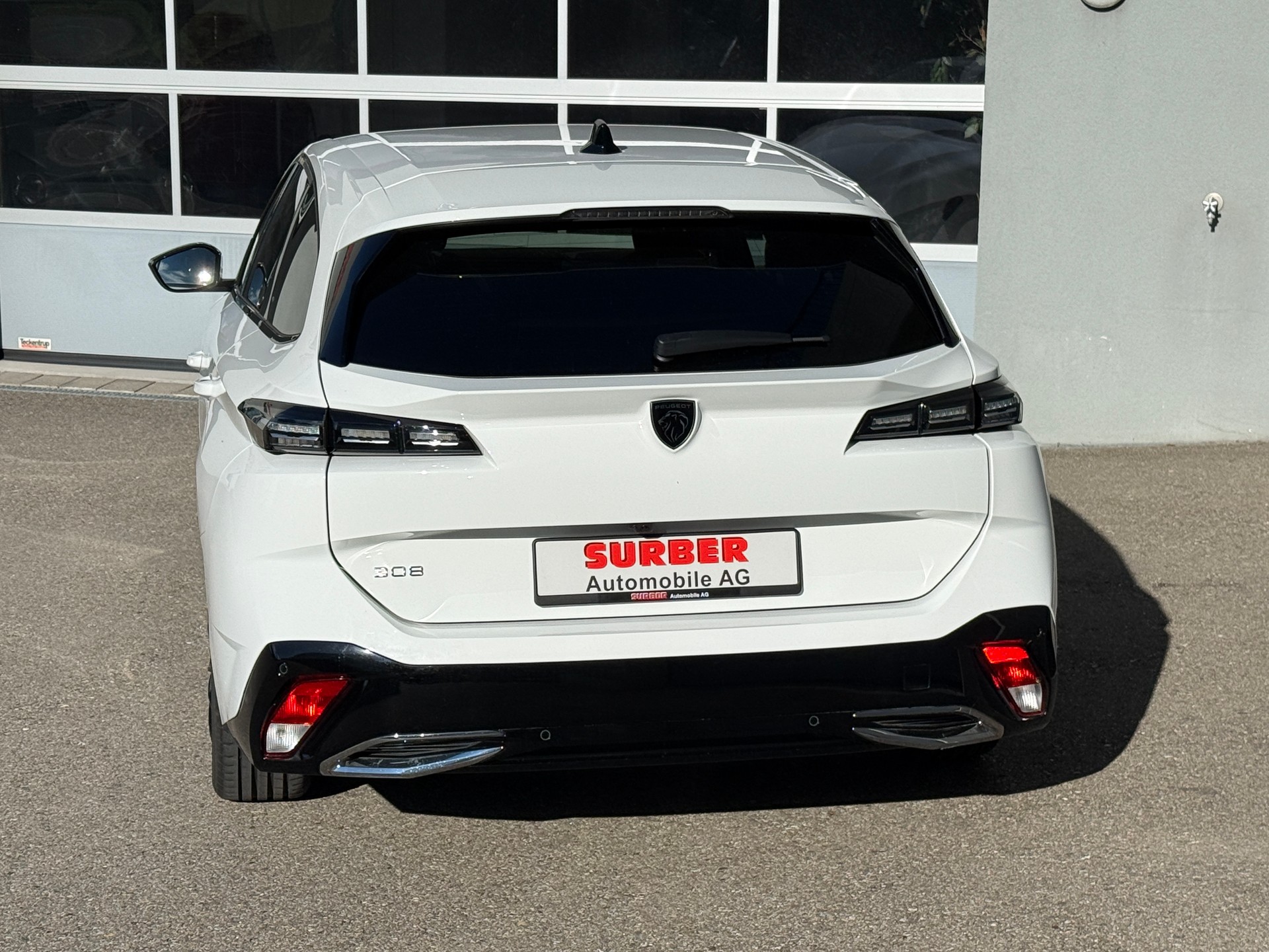 PEUGEOT 308 SW 1.5 BlueHDI Allure EAT8 mit Anhängerkupplung-image-9