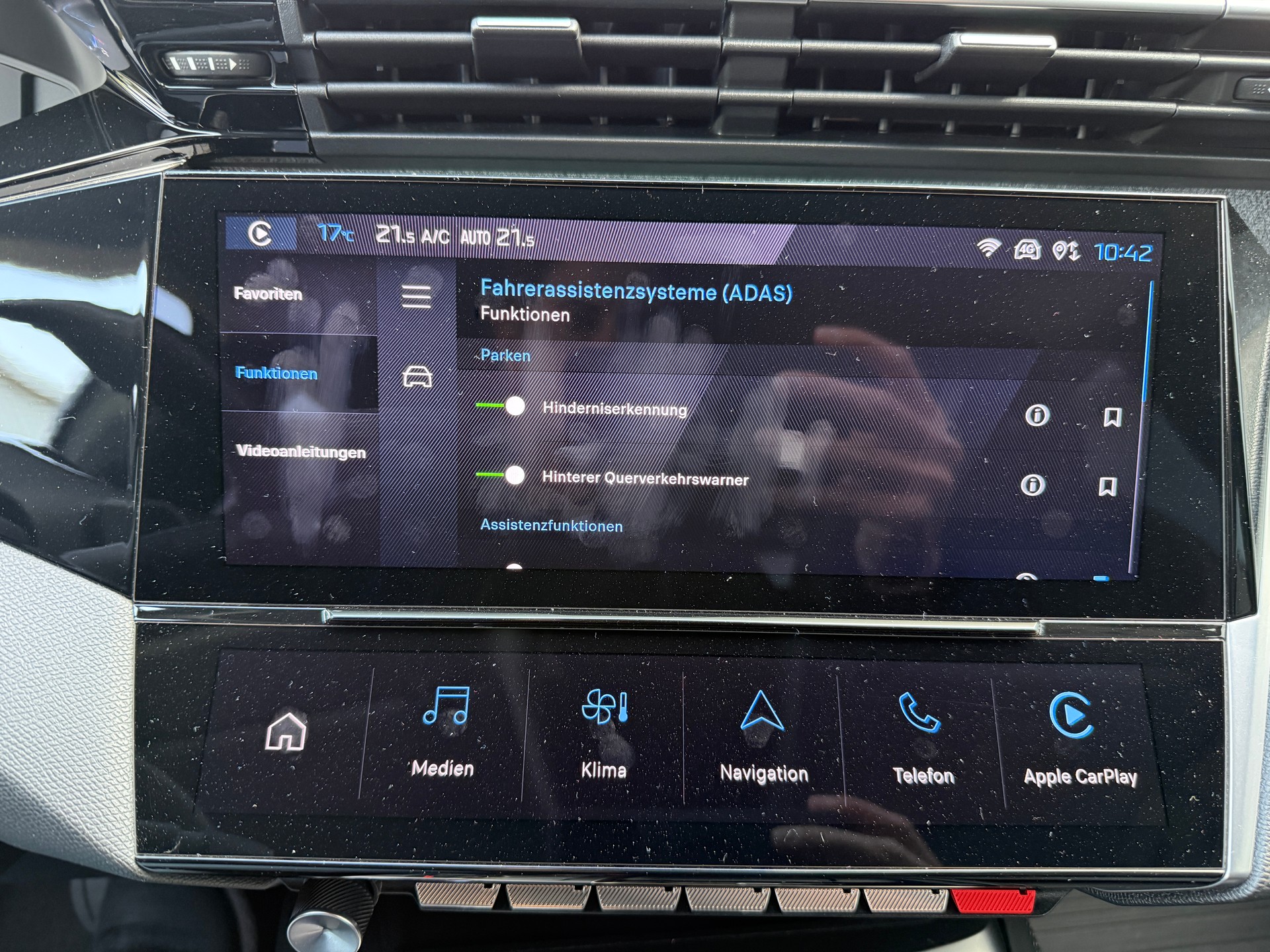 PEUGEOT 308 SW 1.5 BlueHDI Allure EAT8 mit Anhängerkupplung-image-22