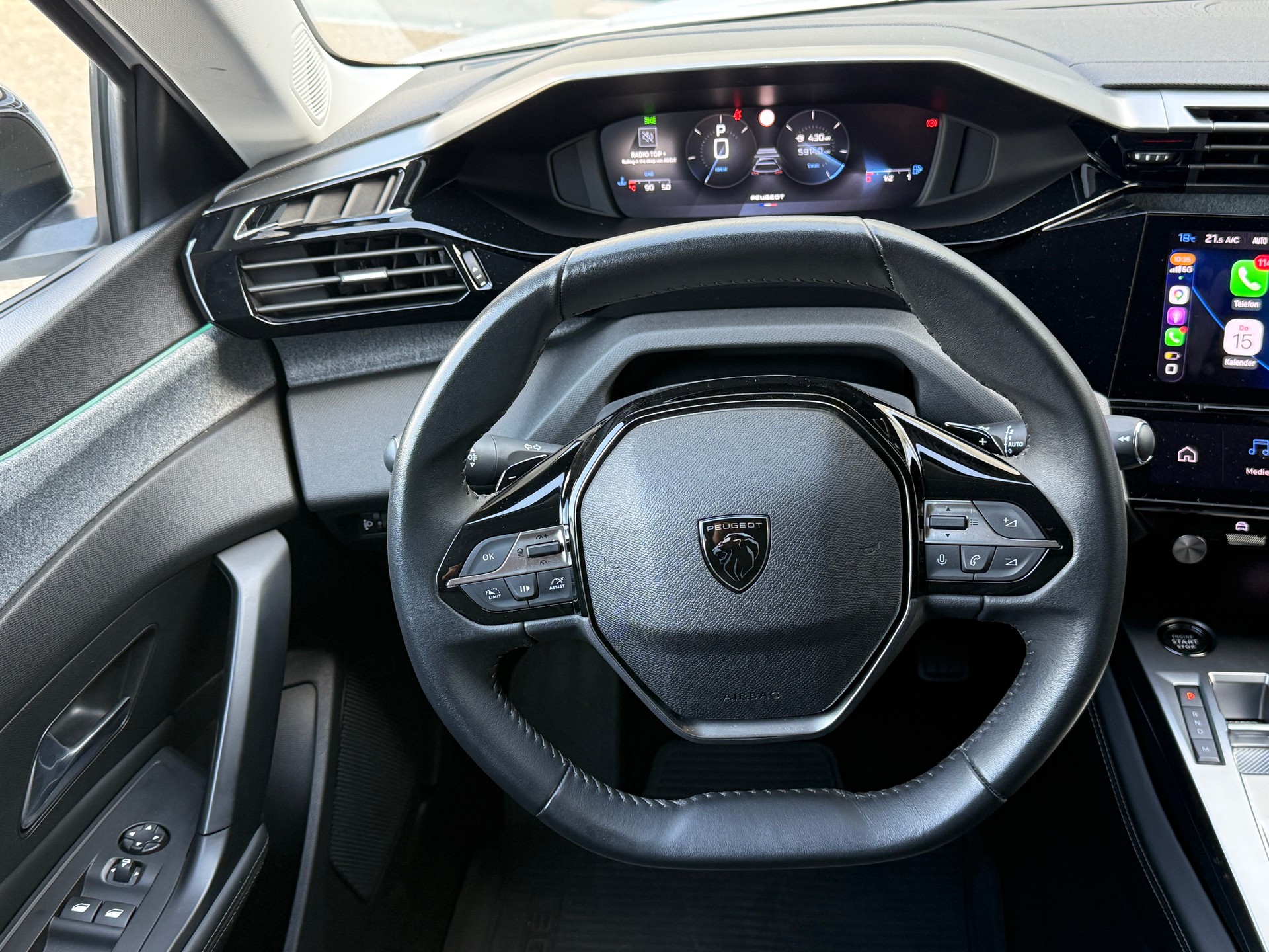 PEUGEOT 308 SW 1.5 BlueHDI Allure EAT8 mit Anhängerkupplung-image-18
