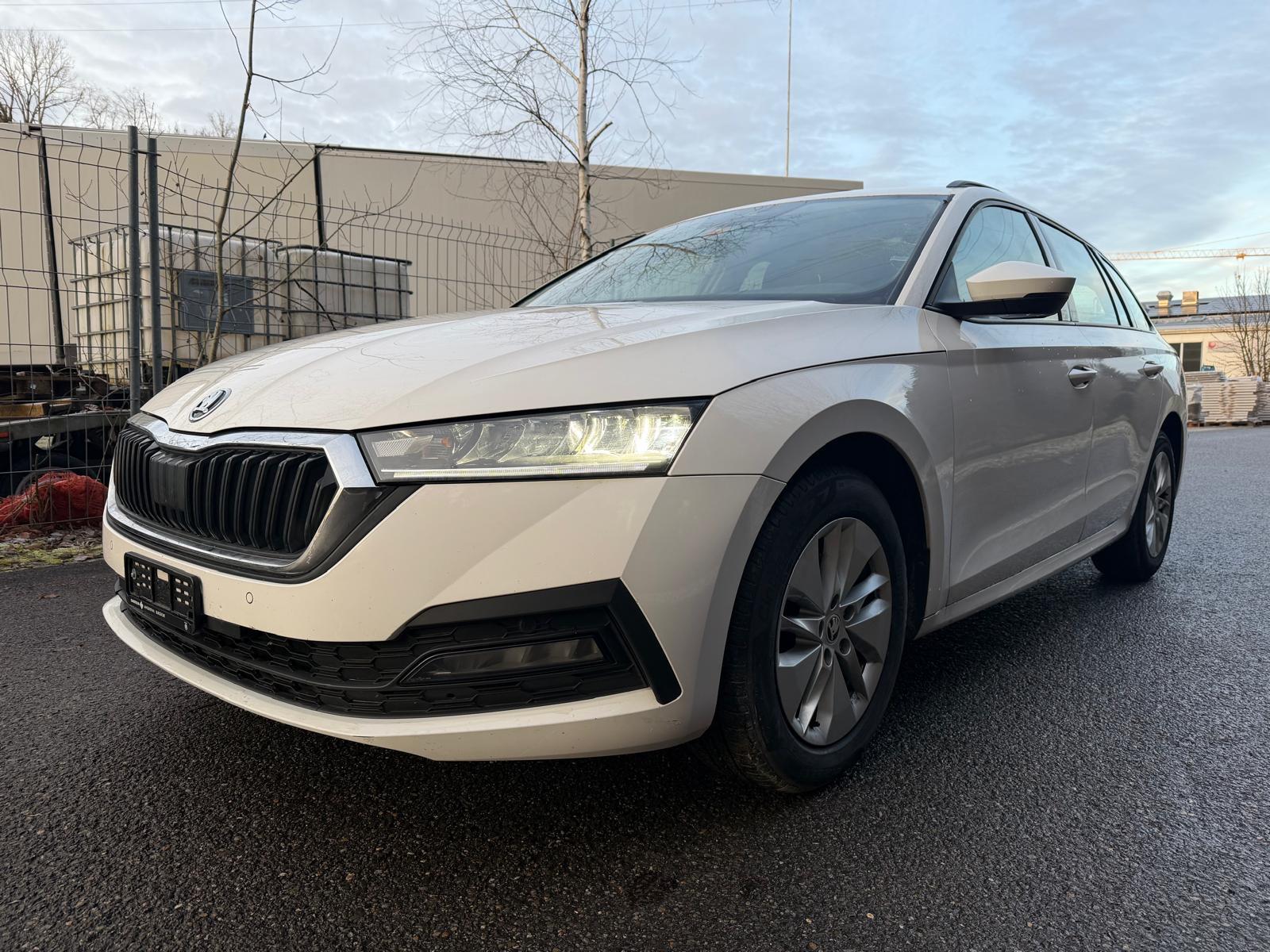 SKODA Octavia Combi 2.0 TDI DSG Ambition-image-3