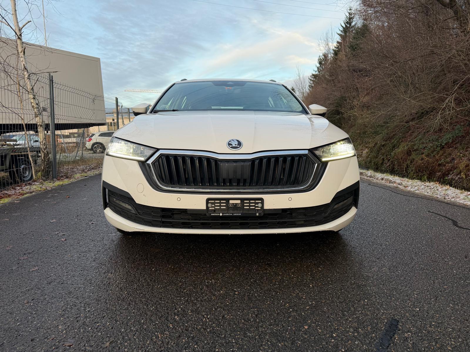 SKODA Octavia Combi 2.0 TDI DSG Ambition-image-2