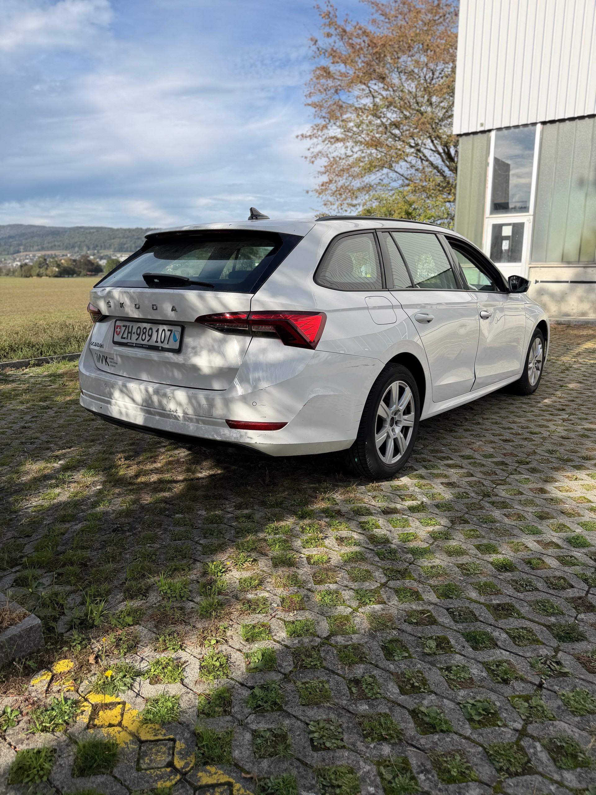 SKODA Octavia Combi 2.0 TDI DSG Ambition-image-7