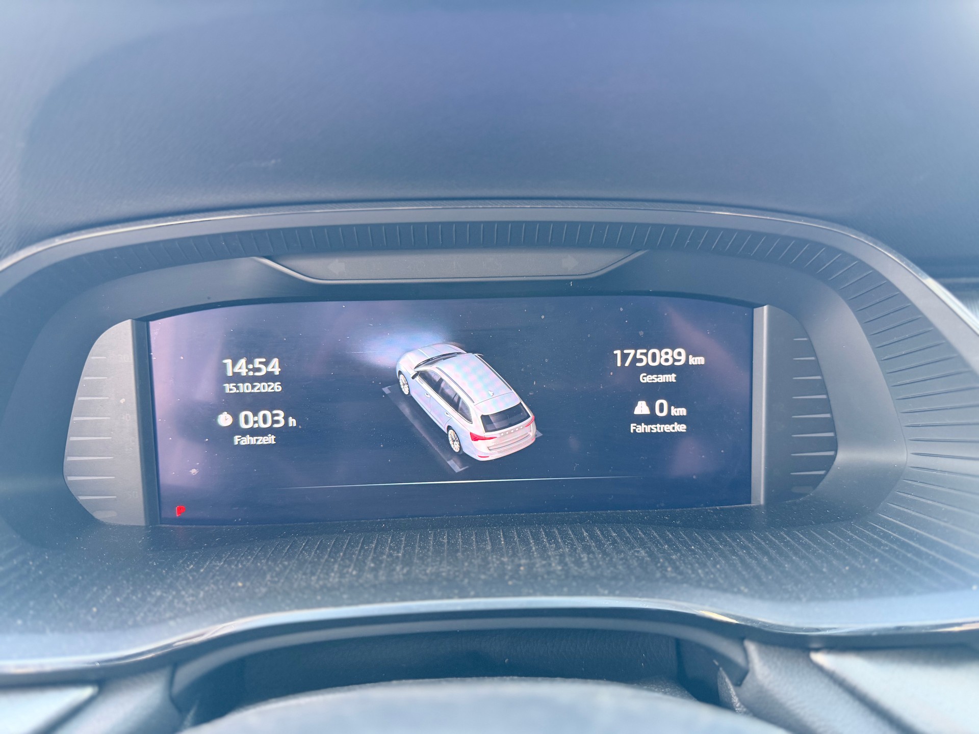 SKODA Octavia Combi 2.0 TDI DSG Ambition-image-13