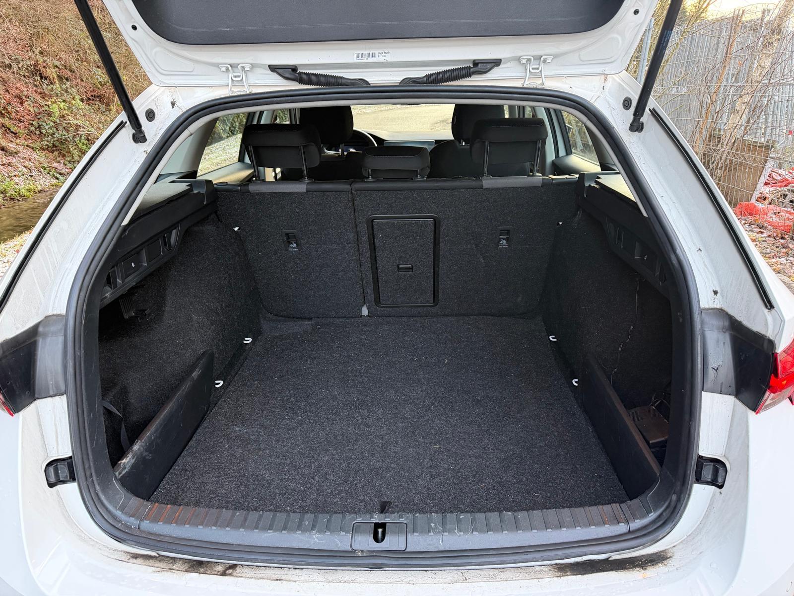 SKODA Octavia Combi 2.0 TDI DSG Ambition-image-4