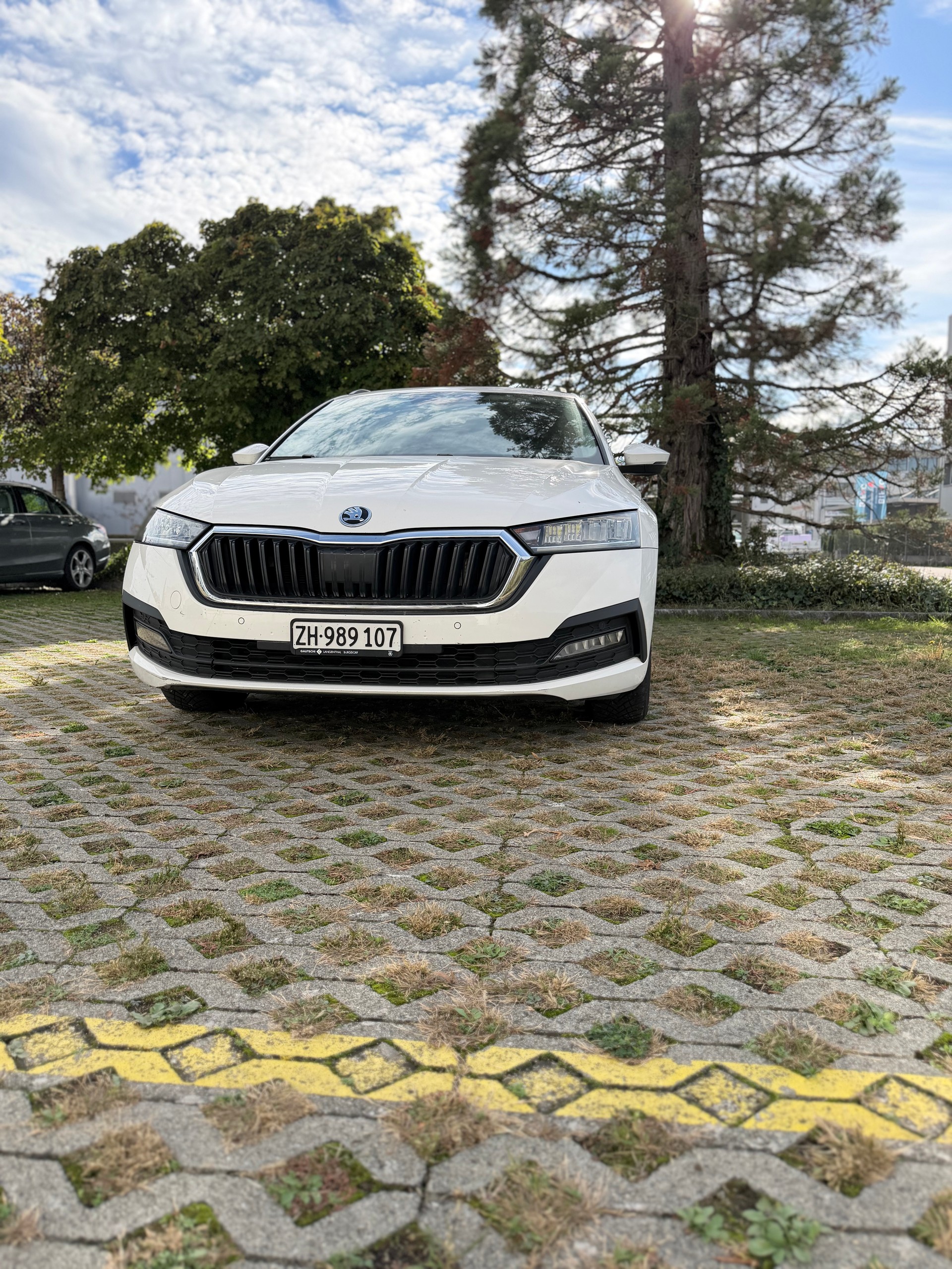 SKODA Octavia Combi 2.0 TDI DSG Ambition-image-5