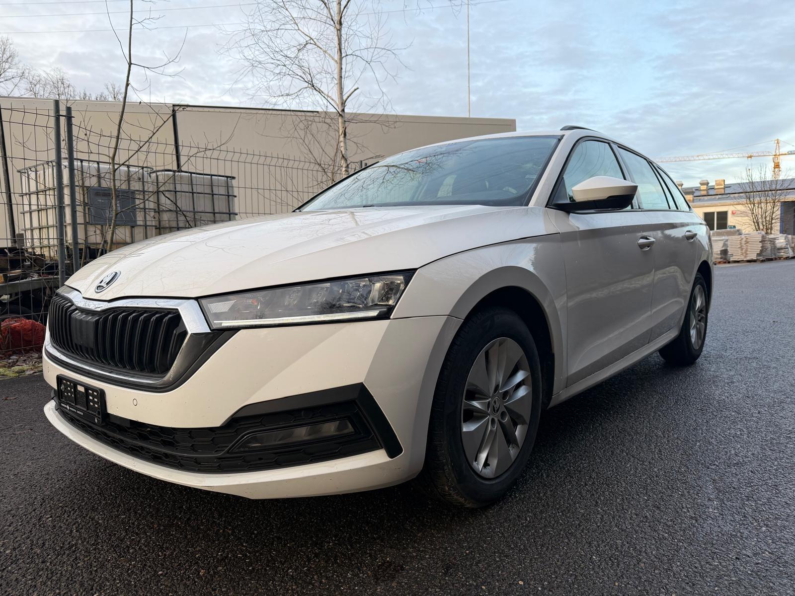 SKODA Octavia Combi 2.0 TDI DSG Ambition-image-0