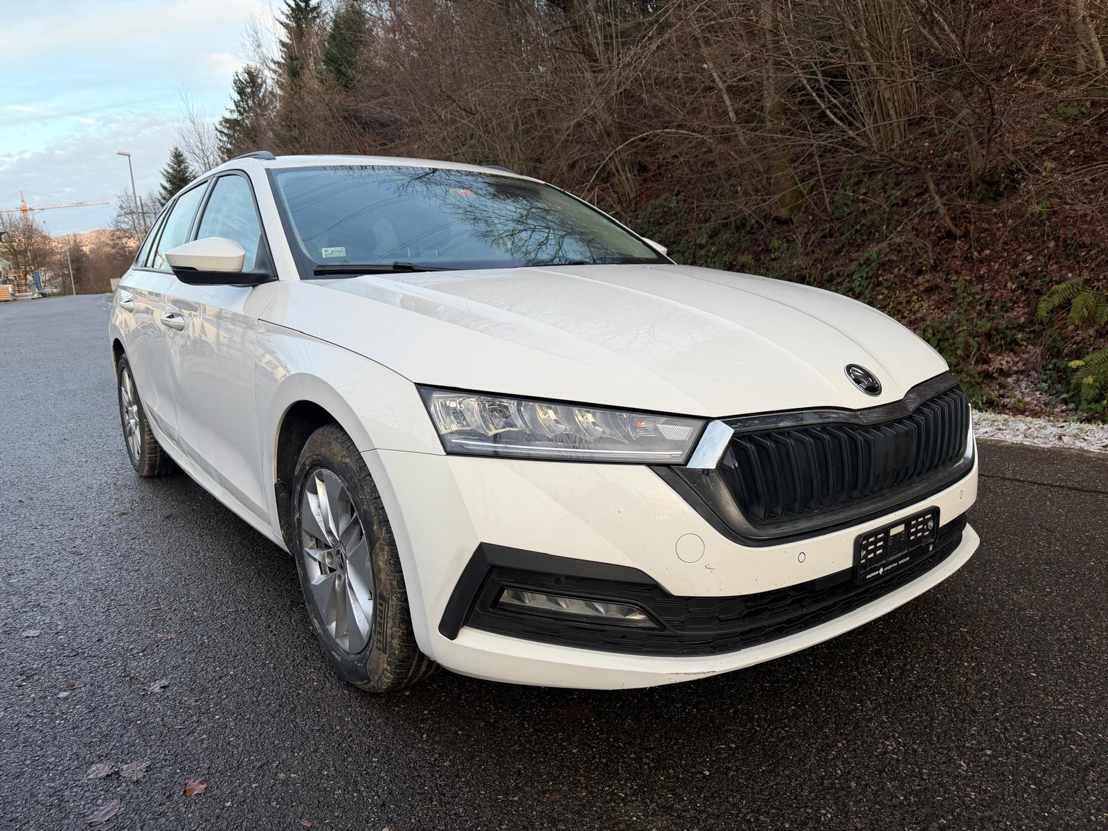 SKODA Octavia Combi 2.0 TDI DSG Ambition-image-1