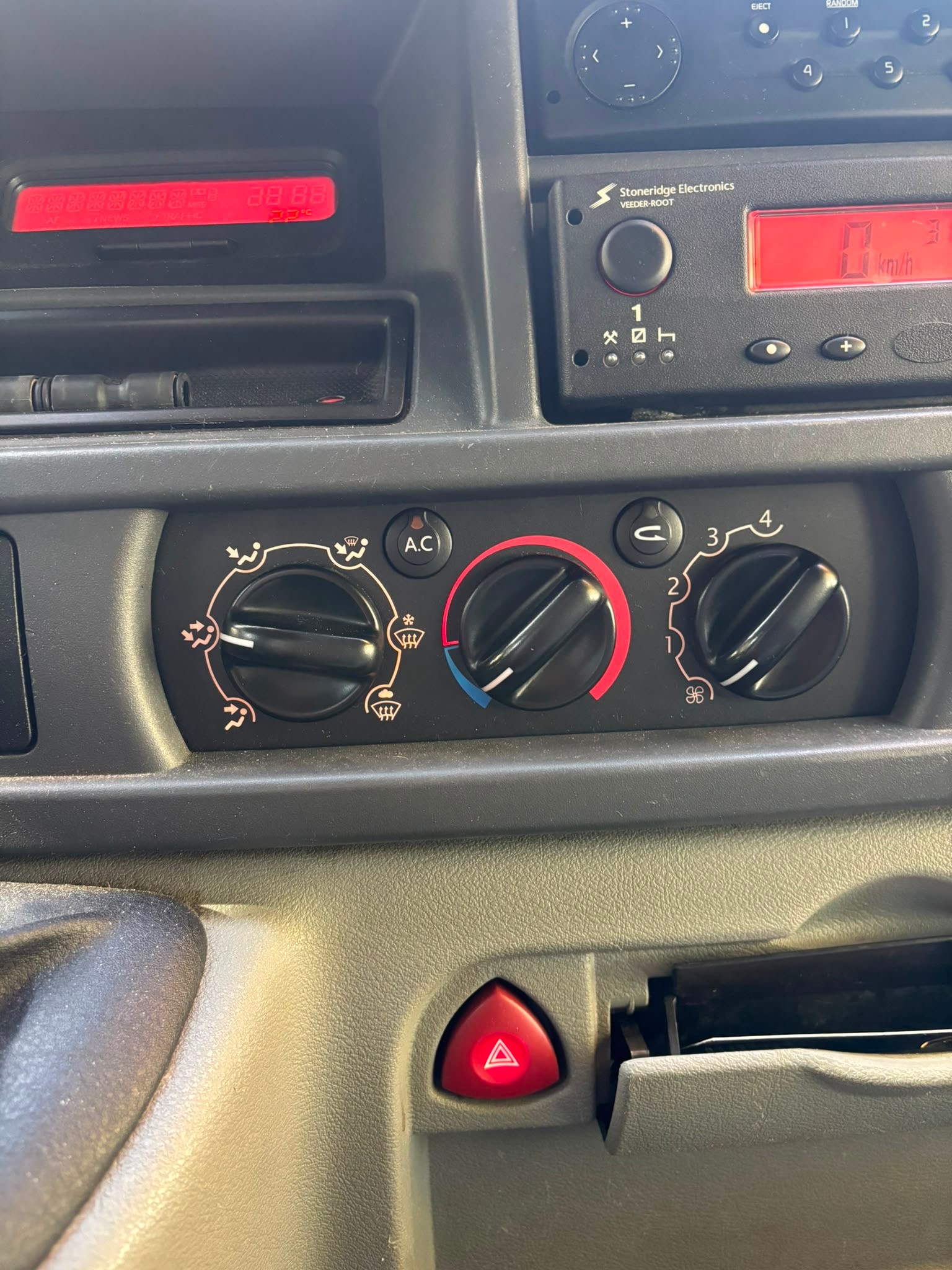 RENAULT MASTER-image-14