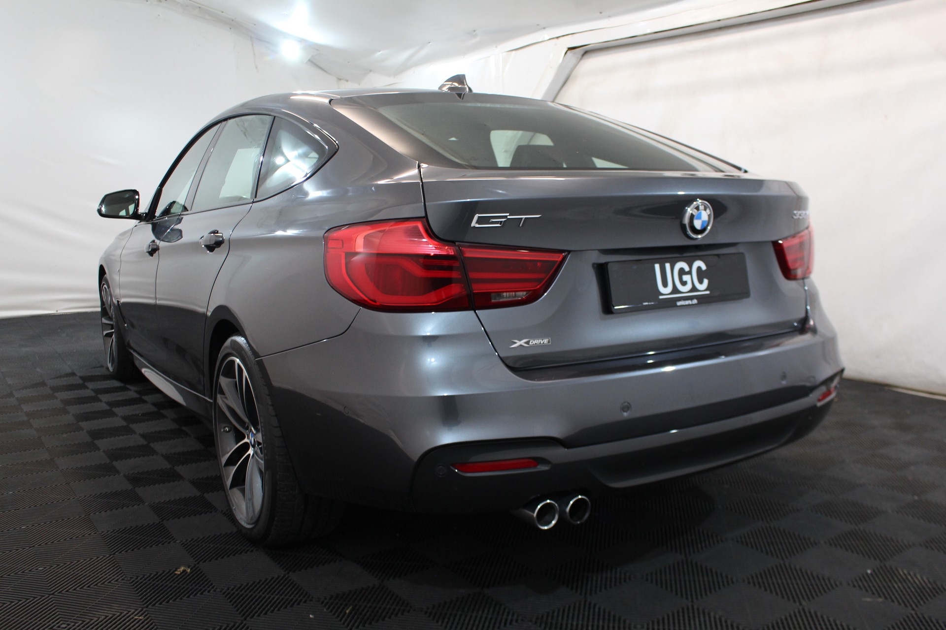 BMW 330i xDrive SAG Gran Turismo-showroom-element-3