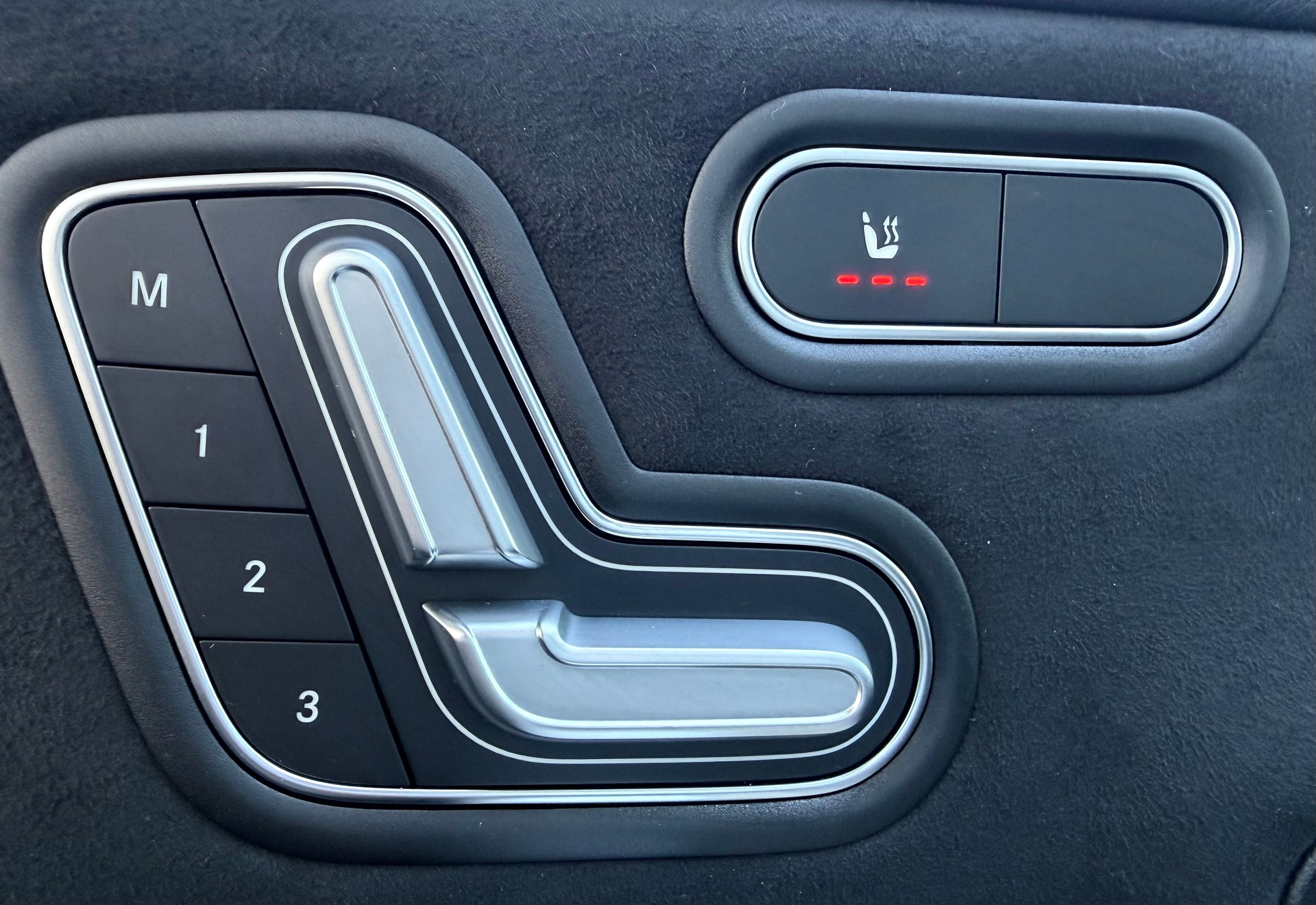 MERCEDES-BENZ A 220 AMG Line 4Matic 8G-DCT-image-8