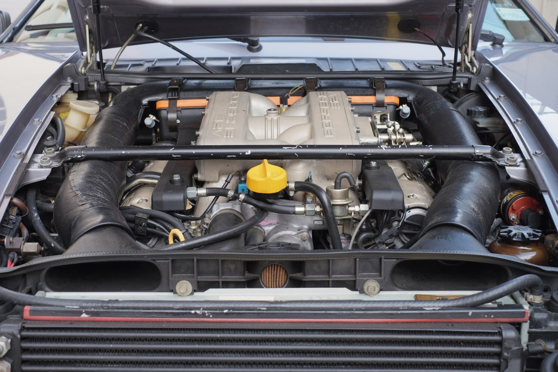 PORSCHE 928 S4-image-10