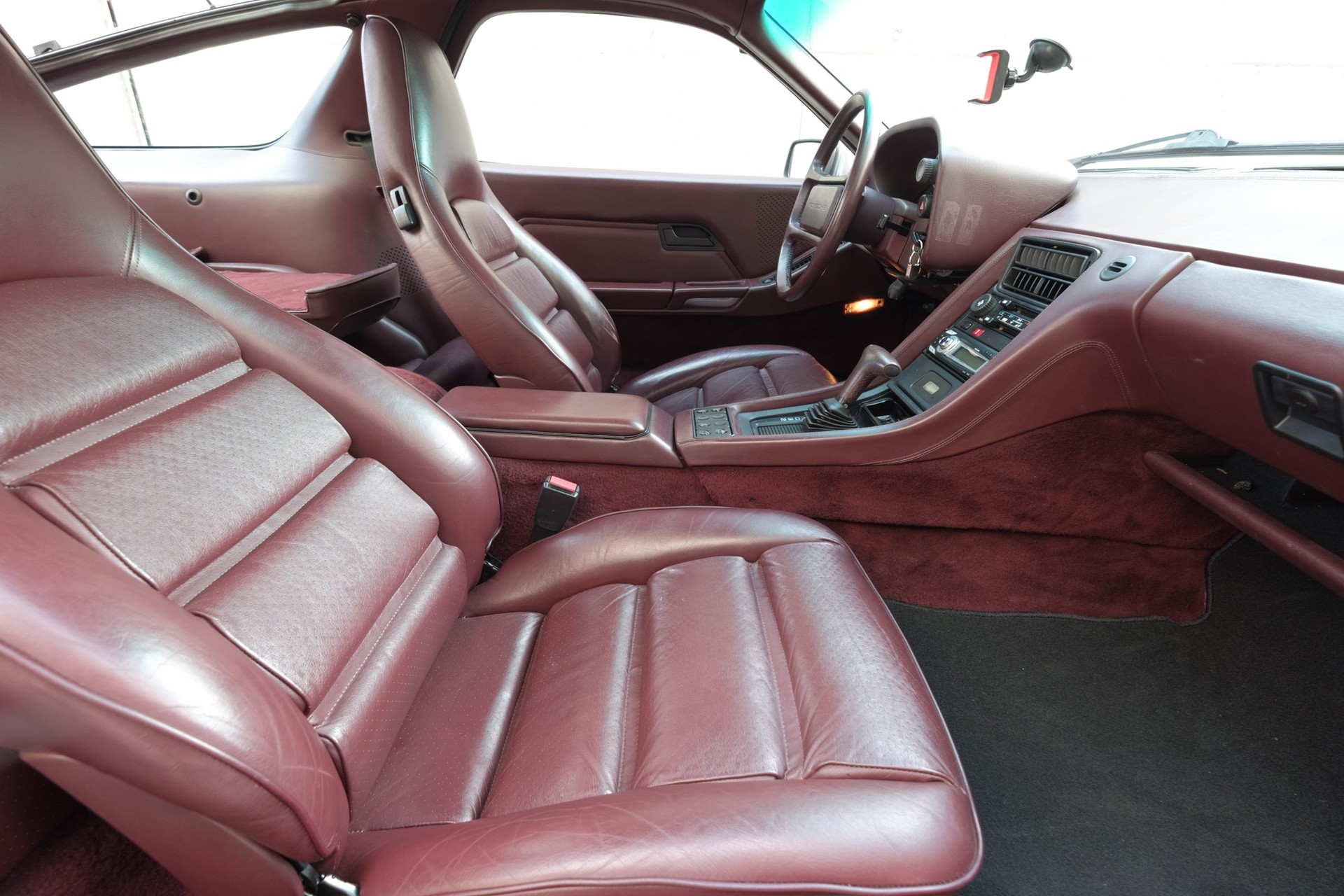 PORSCHE 928 S4-image-9