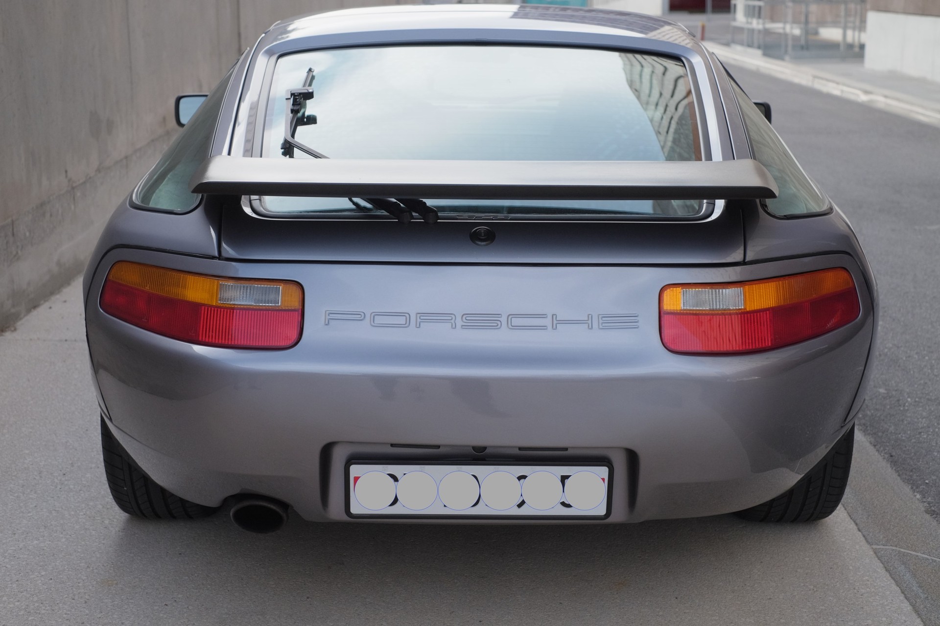 PORSCHE 928 S4-image-1