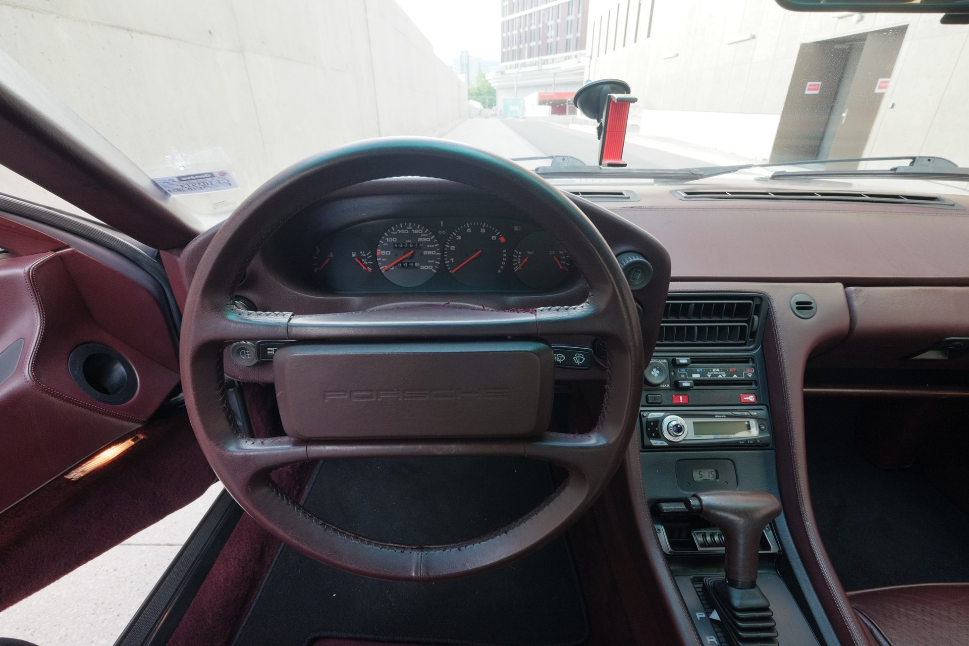PORSCHE 928 S4-image-7