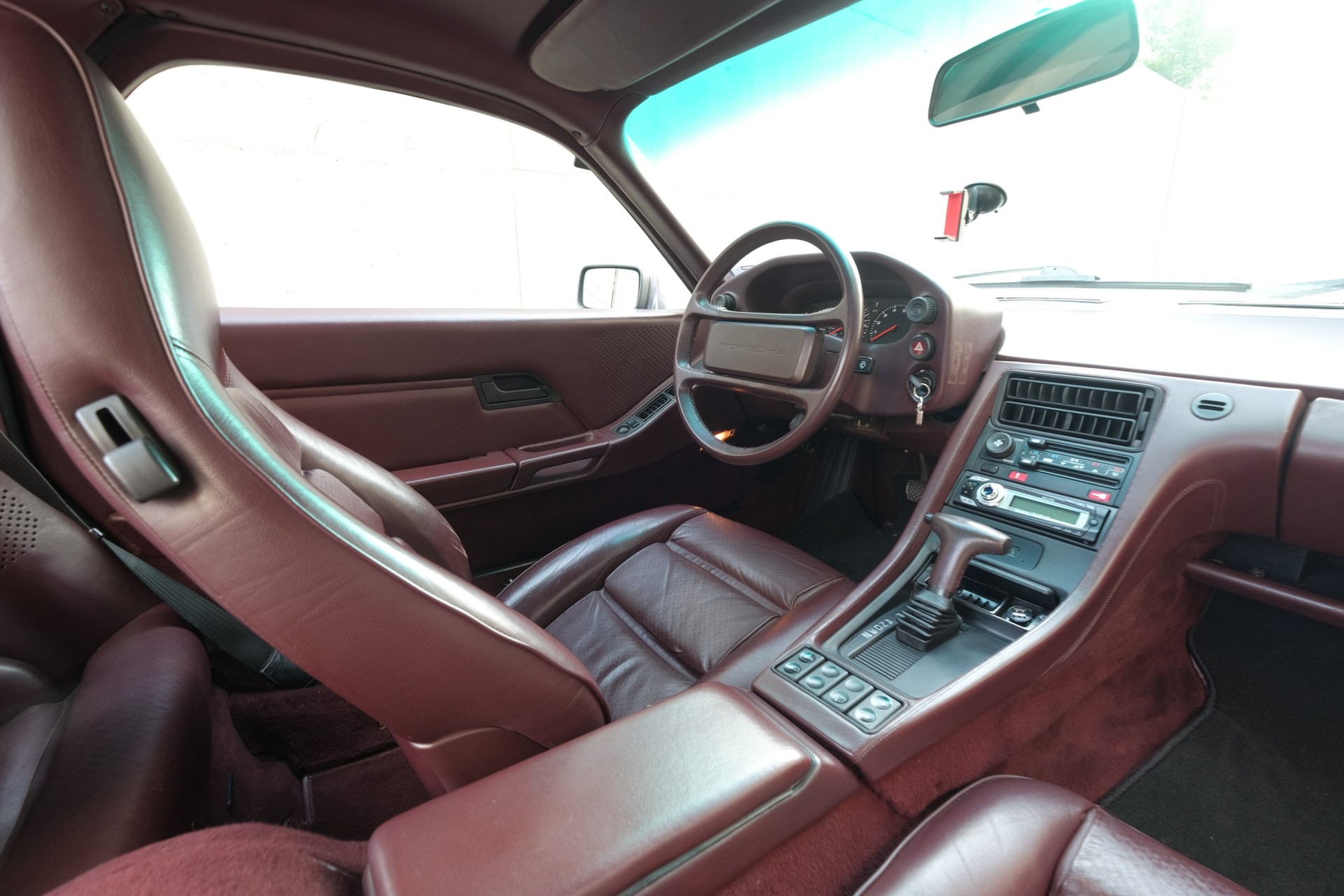 PORSCHE 928 S4-image-6