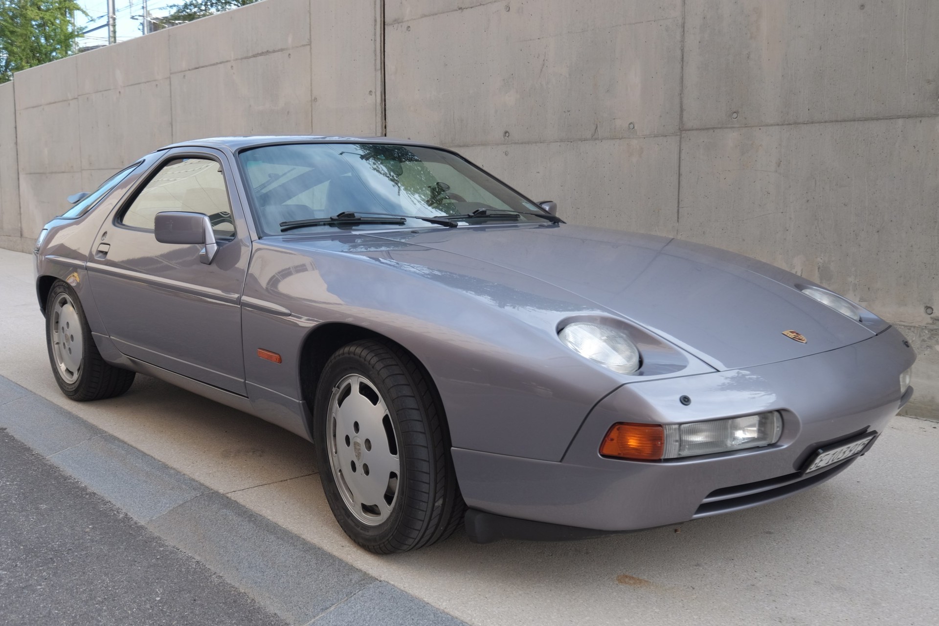 PORSCHE 928 S4-image-2