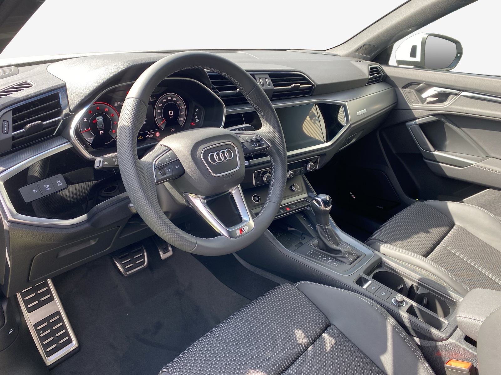 AUDI Q3 35 TFSI S line S-tronic-image-14