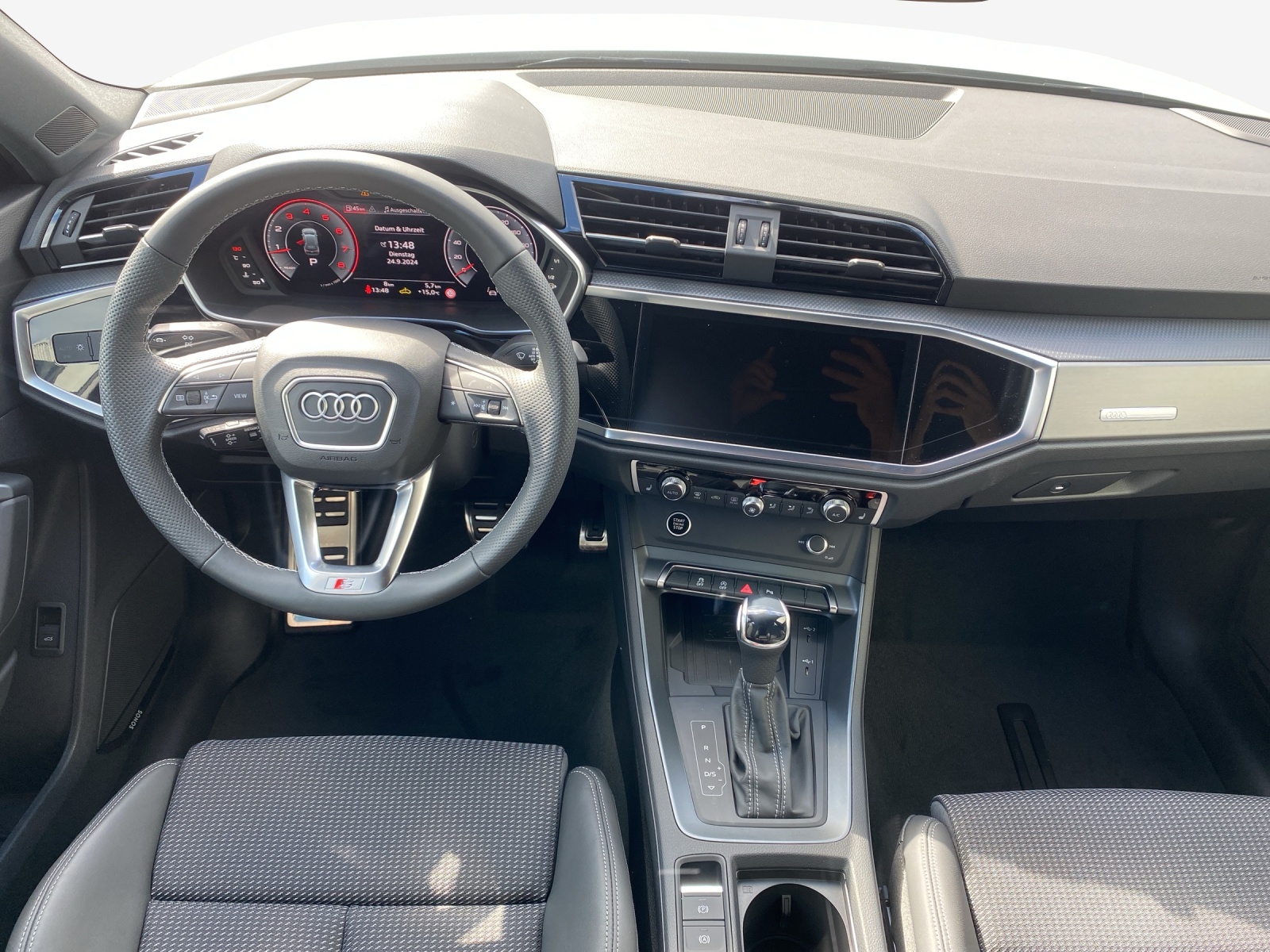 AUDI Q3 35 TFSI S line S-tronic-image-8
