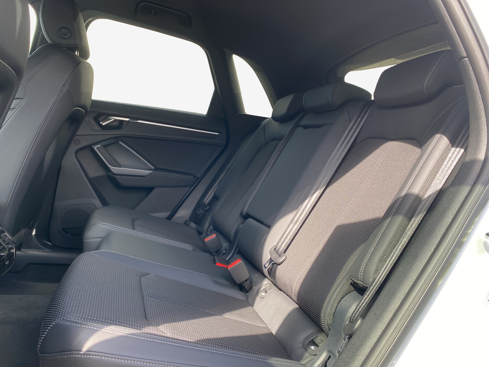AUDI Q3 35 TFSI S line S-tronic-image-11