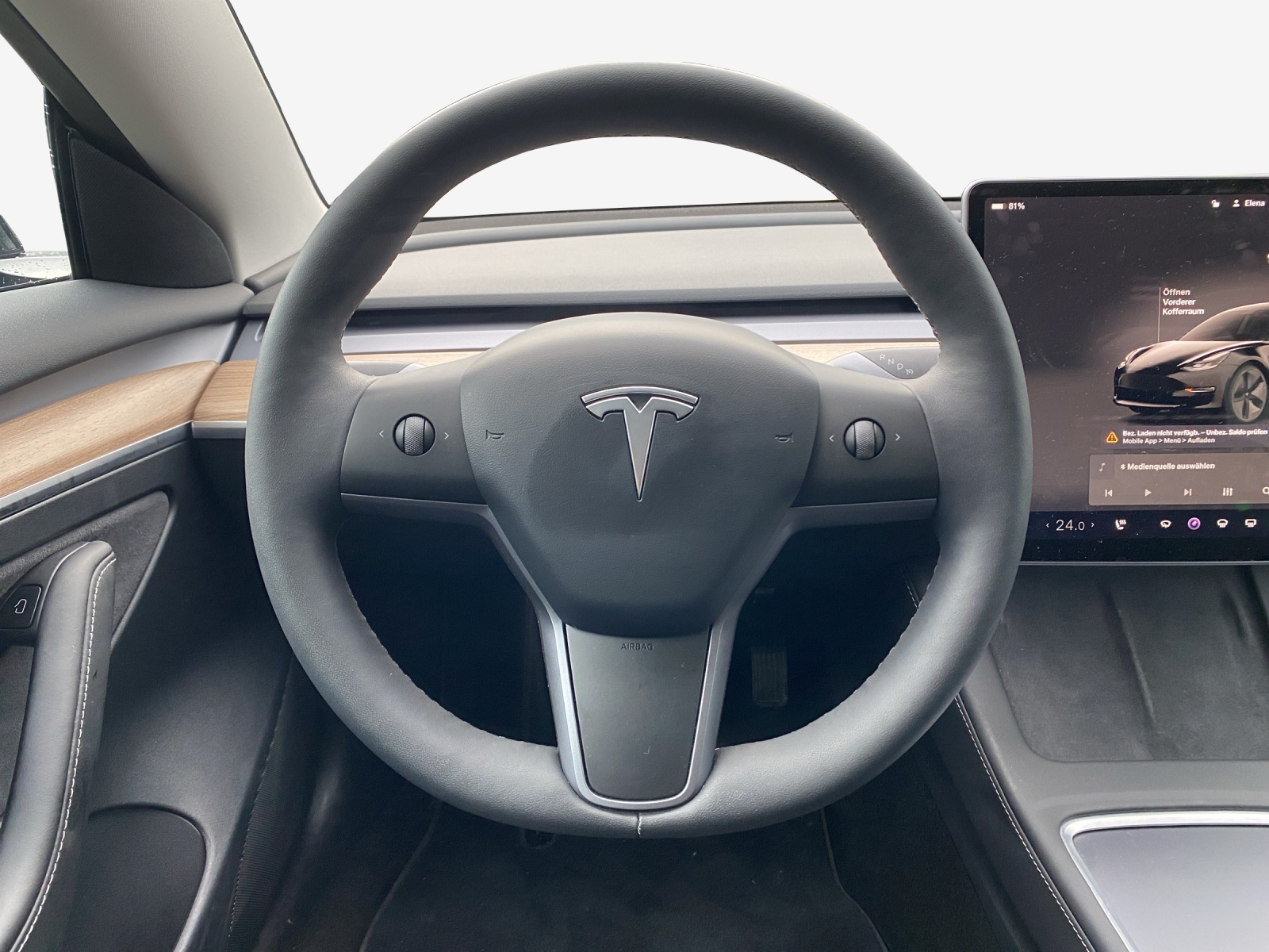 TESLA Model 3-image-10