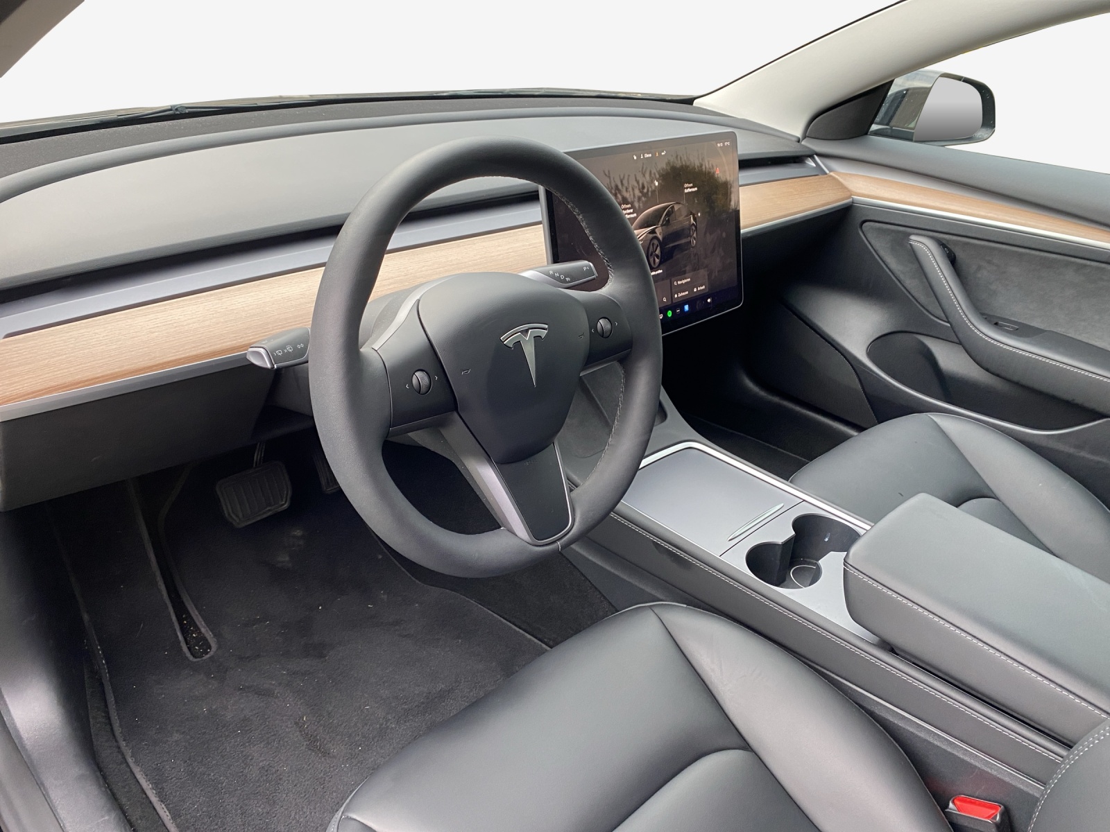 TESLA Model 3-image-15