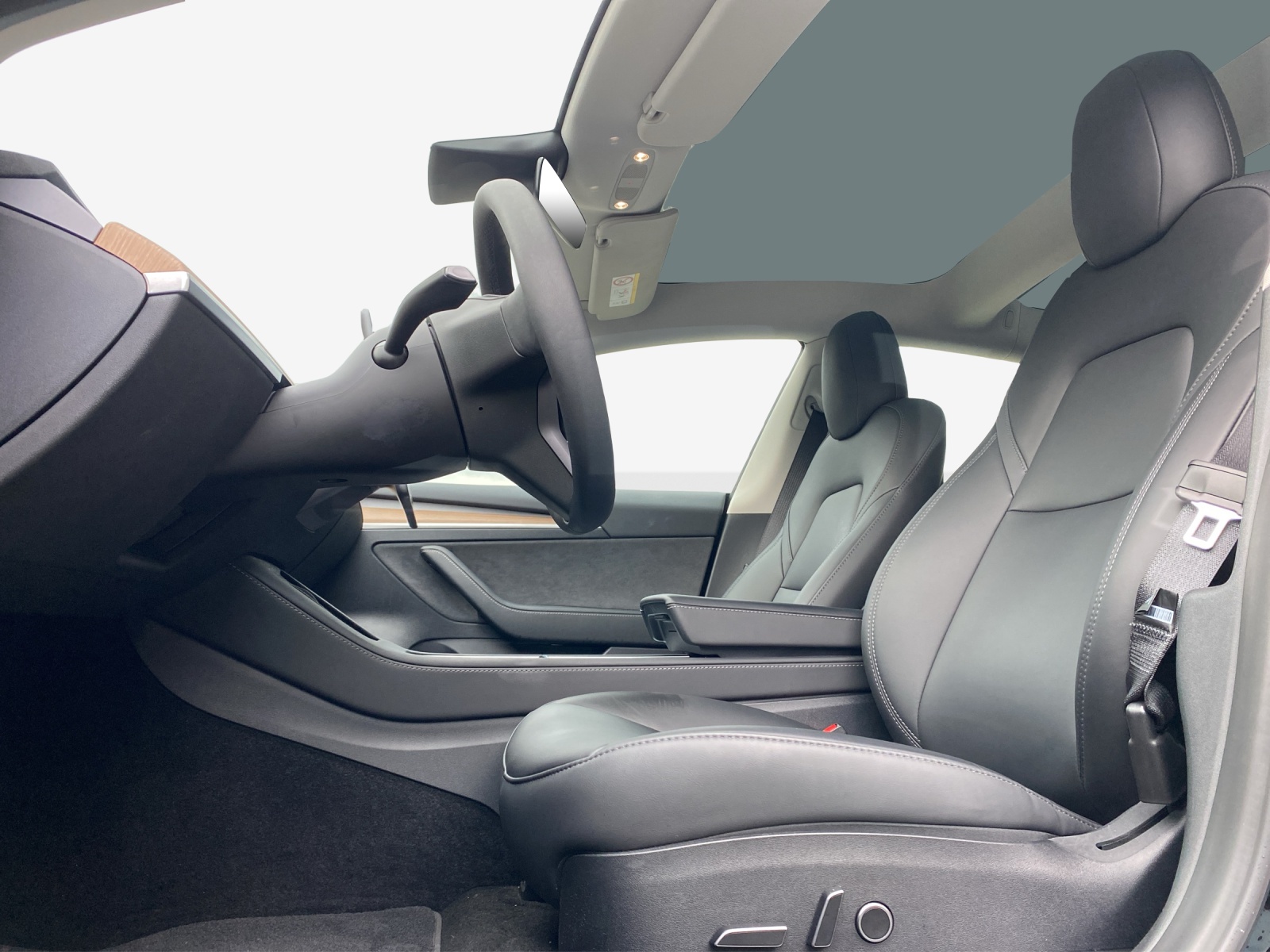 TESLA Model 3-image-8