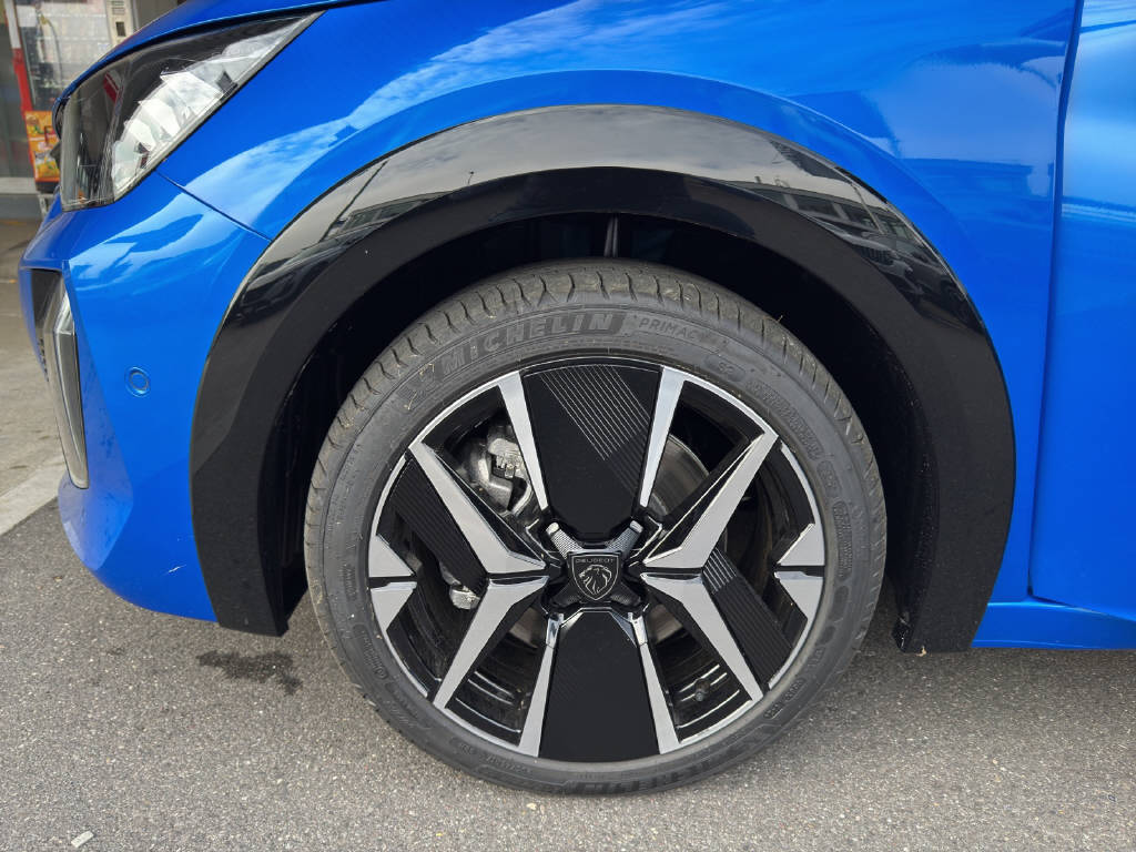 PEUGEOT 208 e-GT-image-9