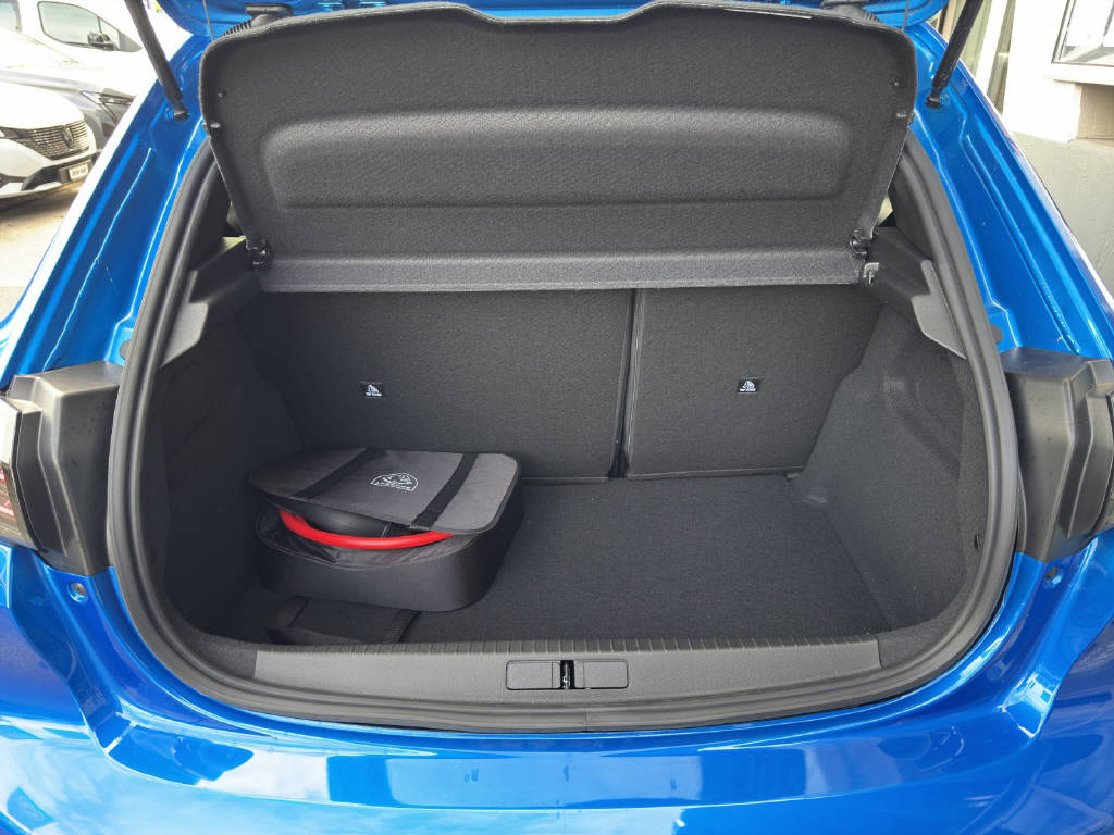 PEUGEOT 208 e-GT-image-8