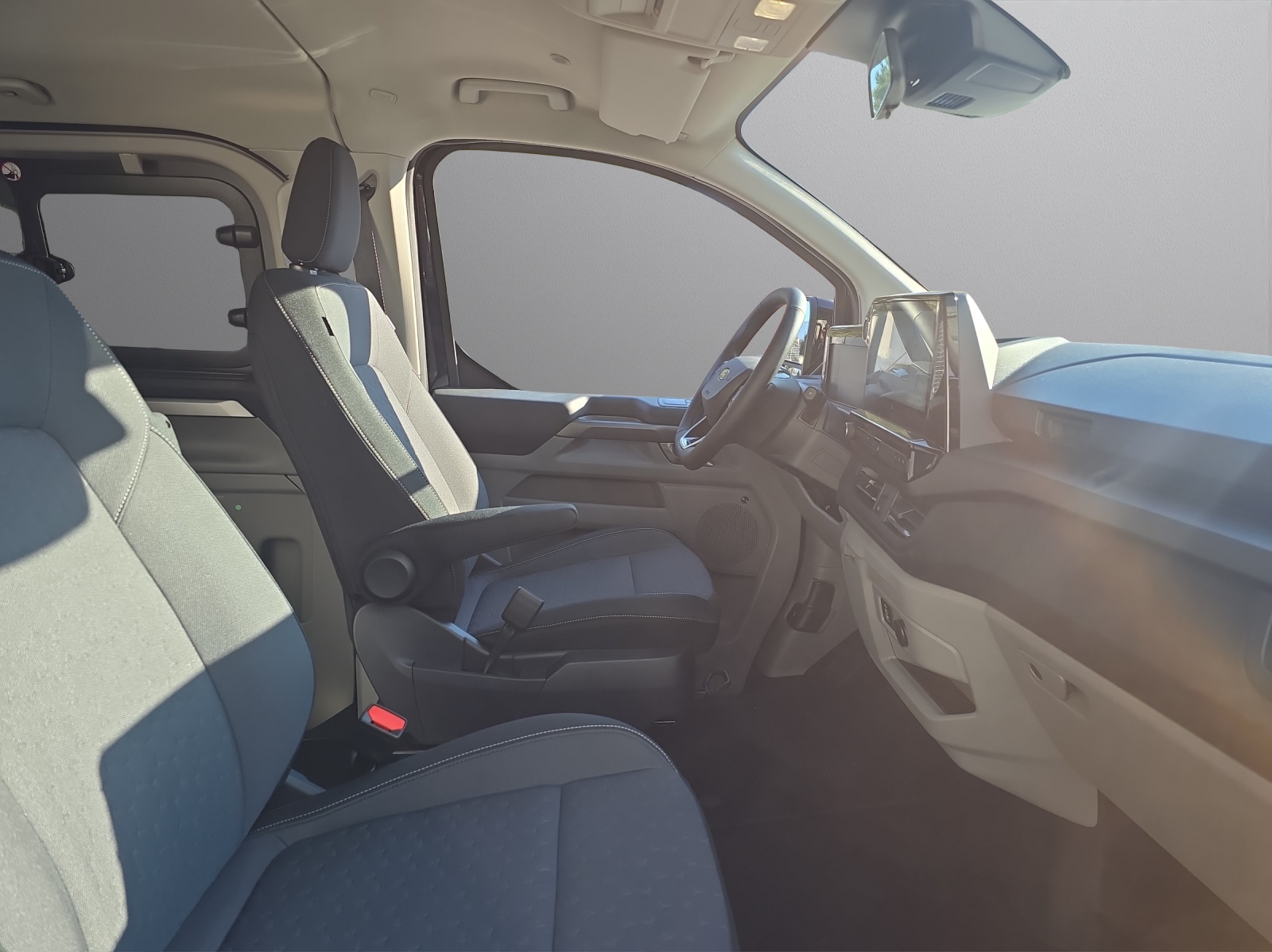 FORD E-Tourneo C bus 340 L2 Titaniu-image-11