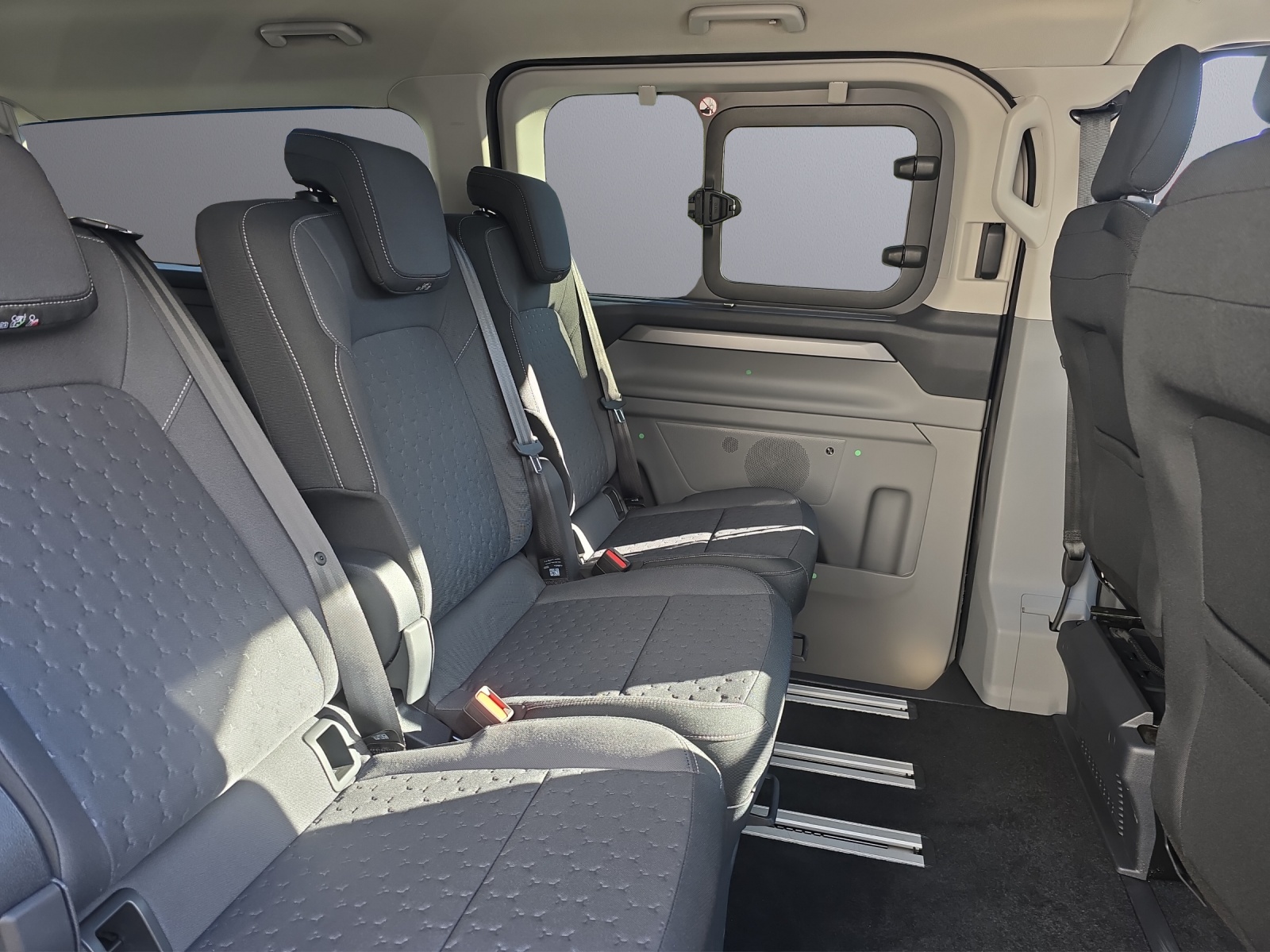 FORD E-Tourneo C bus 340 L2 Titaniu-image-12