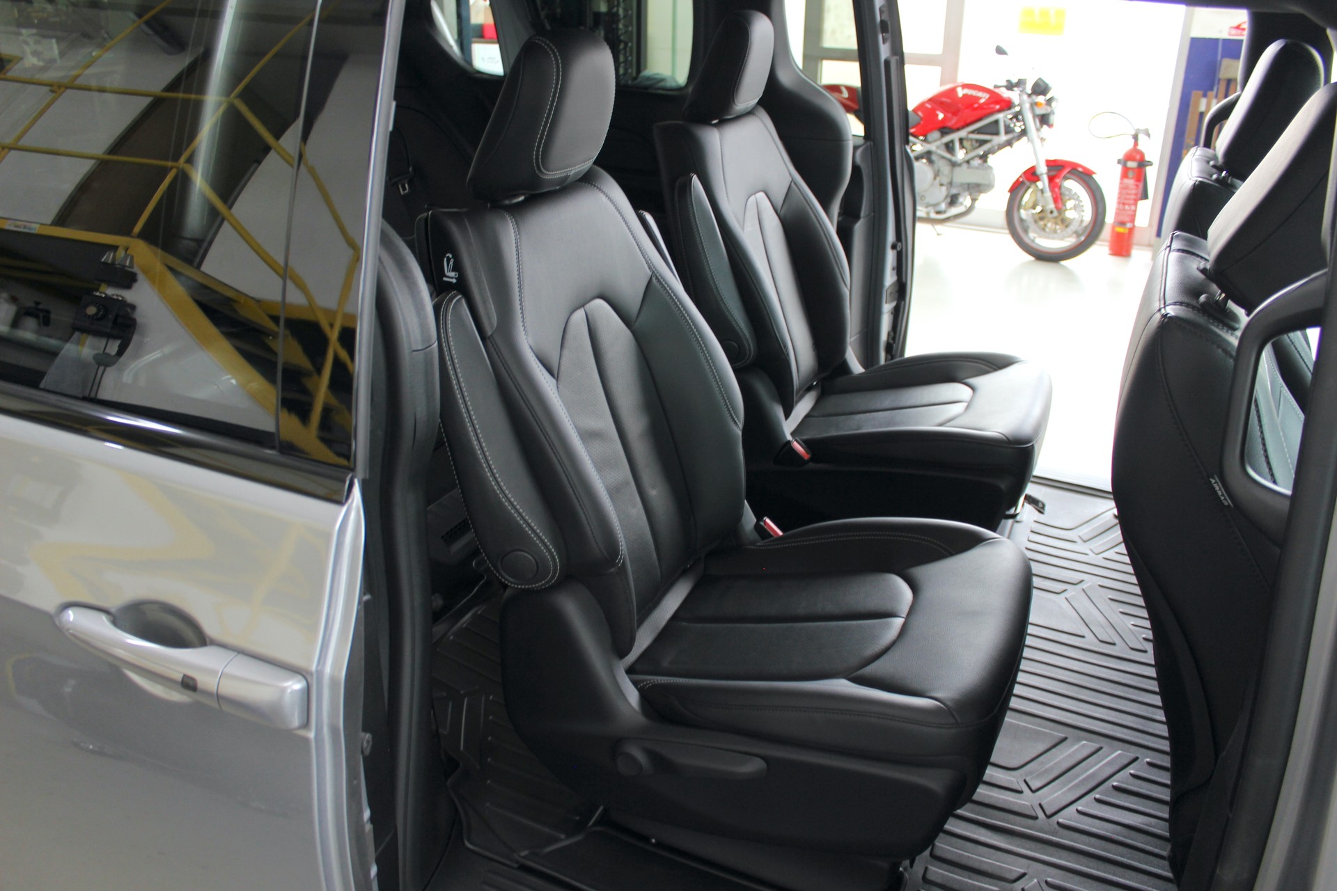 CHRYSLER Pacifica 3.6 V6 Plug-In HYBRID 💥 TOURING S 💥 TOP Ausstattung 💥 Lieferung möglich-image-29