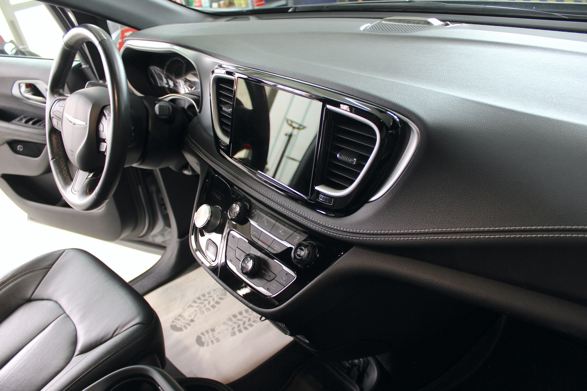 CHRYSLER Pacifica 3.6 V6 Plug-In HYBRID 💥 TOURING S 💥 TOP Ausstattung 💥 Lieferung möglich-image-21